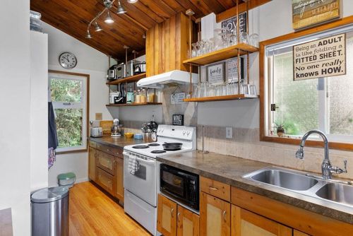 4730-laurel-avenue-sechelt-district-sunshine-coast-06 at 4730 Laurel Avenue, Sechelt District, Sunshine Coast 4730-laurel-avenue-sechelt-district-sunshine-coast-06 at 4730 Laurel Avenue, Sechelt District, Sunshine Coast
