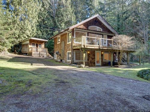 1028-blackburn-road-roberts-creek-sunshine-coast-20 at 1028 Blackburn Road, Roberts Creek, Sunshine Coast