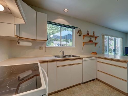 593-oceanview-drive-gibsons-area-sunshine-coast-24 at 593 Oceanview Drive, Gibsons & Area, Sunshine Coast 593-oceanview-drive-gibsons-area-sunshine-coast-24 at 593 Oceanview Drive, Gibsons & Area, Sunshine Coast