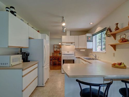 593-oceanview-drive-gibsons-area-sunshine-coast-28 at 593 Oceanview Drive, Gibsons & Area, Sunshine Coast
