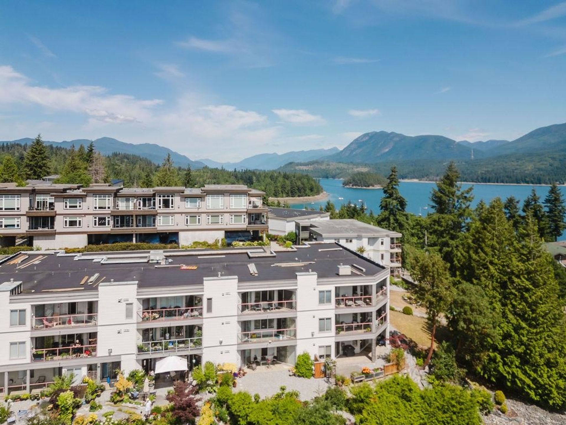 302 - 5780 Trail Street, Sechelt District, Sunshine Coast 