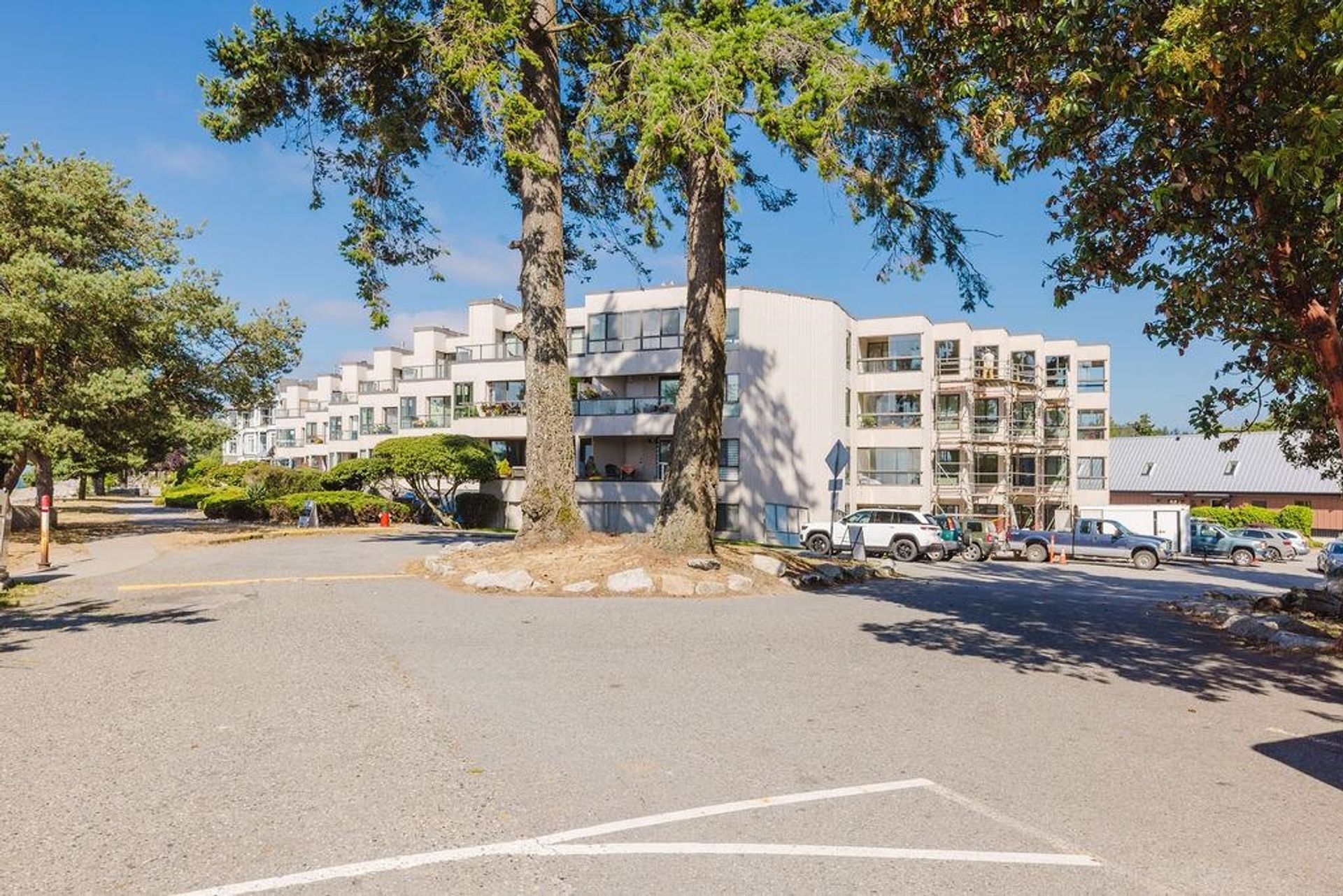 301 - 5477 Wharf Avenue, Sechelt District, Sunshine Coast 