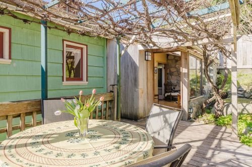 466-central-avenue-gibsons-area-sunshine-coast-02 at 466 Central Avenue, Gibsons & Area, Sunshine Coast