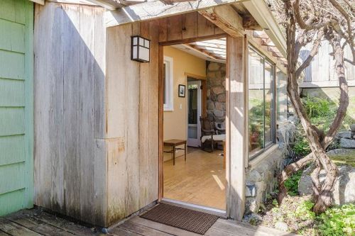 466-central-avenue-gibsons-area-sunshine-coast-03 at 466 Central Avenue, Gibsons & Area, Sunshine Coast