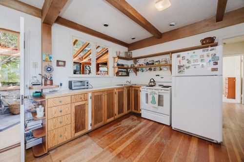 466-central-avenue-gibsons-area-sunshine-coast-08 at 466 Central Avenue, Gibsons & Area, Sunshine Coast