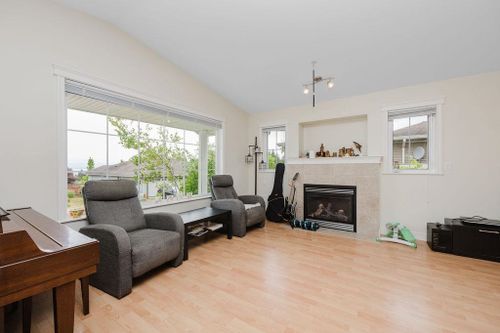 5687-emily-way-sechelt-district-sunshine-coast-06 at 5687 Emily Way, Sechelt District, Sunshine Coast