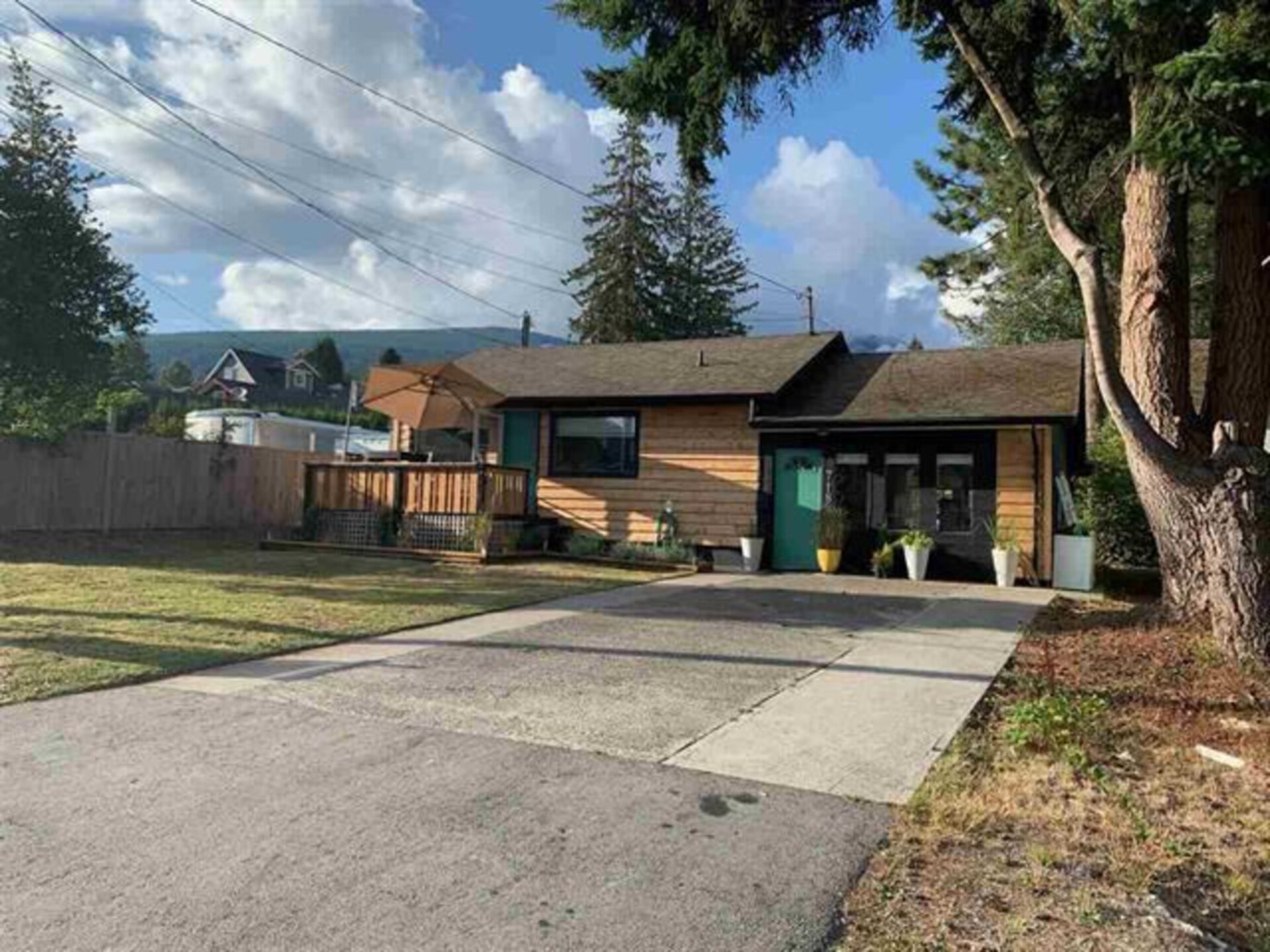 716/718 Hillcrest Road, Gibsons & Area, Sunshine Coast  by Krista Dempster PREC* - Sunshine Coast Real Estate 716/718 Hillcrest Road, Gibsons & Area, Sunshine Coast