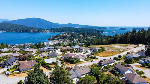 518-shaw-road-gibsons-area-sunshine-coast-04 at 204 - 518 Shaw Road, Gibsons & Area, Sunshine Coast