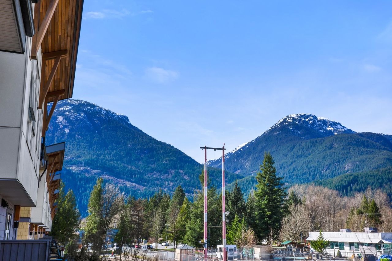 39548-loggers-lane-brennan-center-squamish-10 at 15 - 39548 Loggers Lane, Brennan Center, Squamish