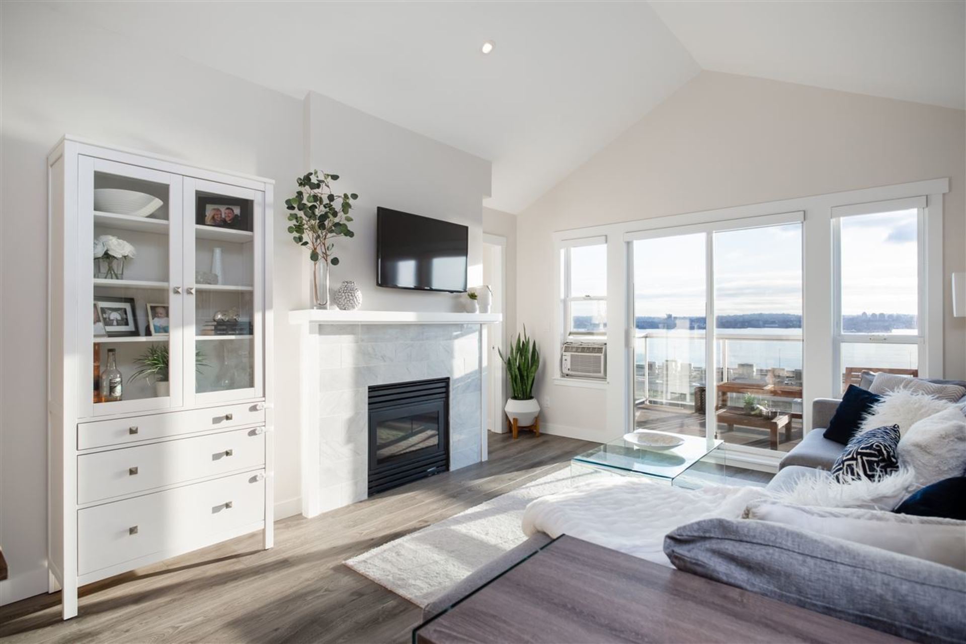 406 - 365 E 1st Street, Lower Lonsdale, North Vancouver photo number 1 406 - 365 E 1st Street, Lower Lonsdale, North Vancouver photo number 1