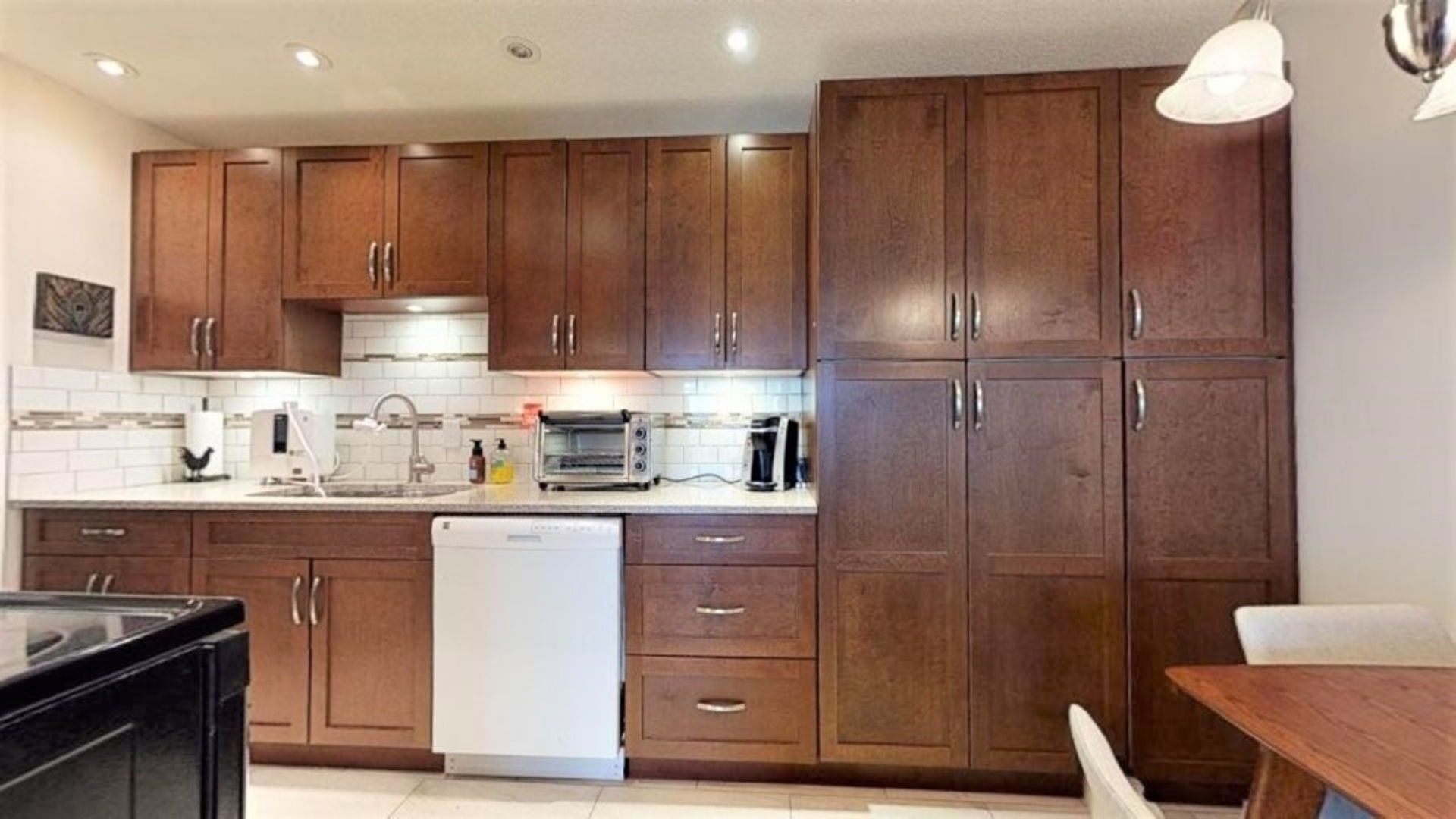 202 - 252 W 2nd Street, Lower Lonsdale, North Vancouver photo number 1 202 - 252 W 2nd Street, Lower Lonsdale, North Vancouver photo number 1