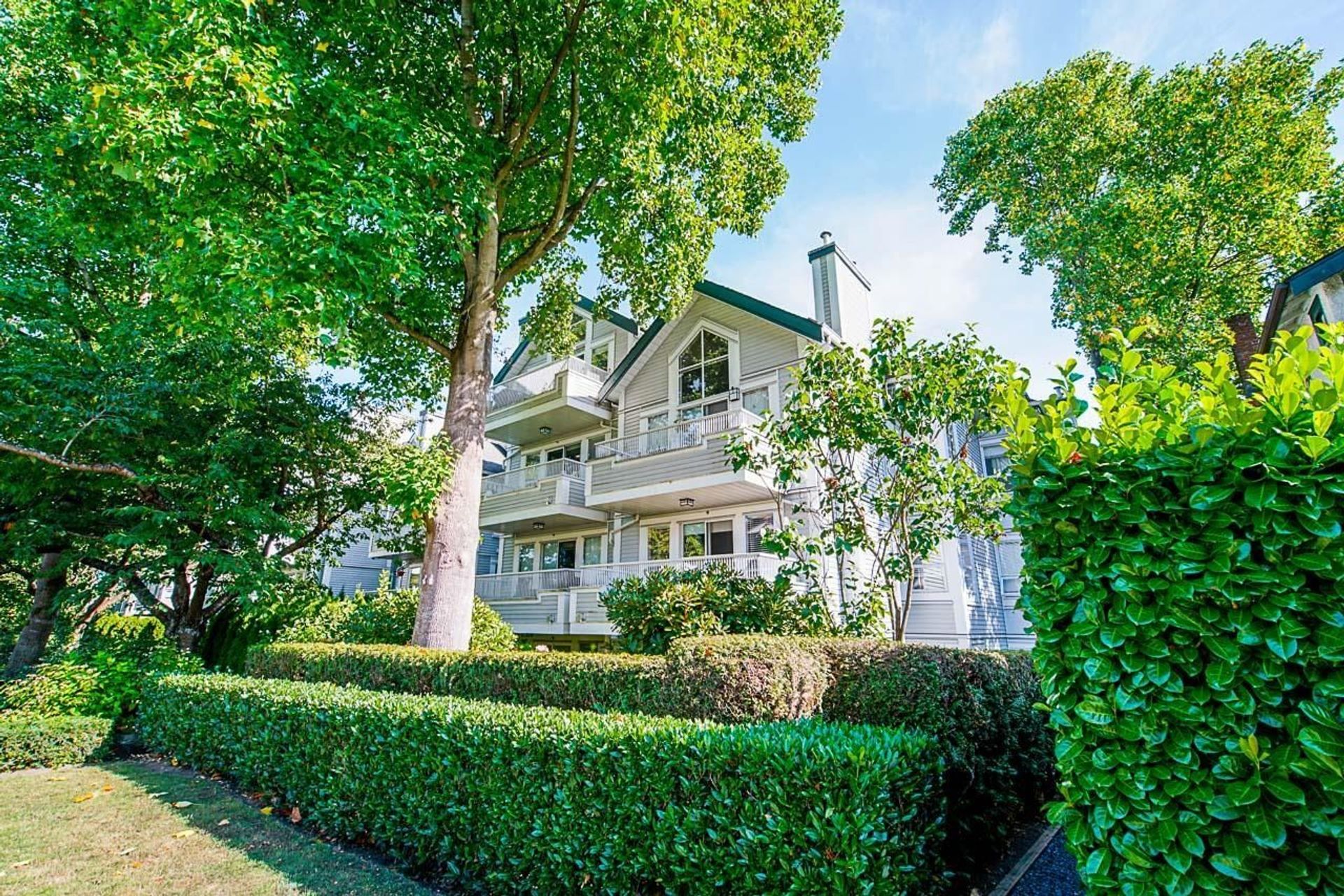 305 - 876 W 14th Avenue, Fairview VW, Vancouver West photo number 1 305 - 876 W 14th Avenue, Fairview VW, Vancouver West photo number 1