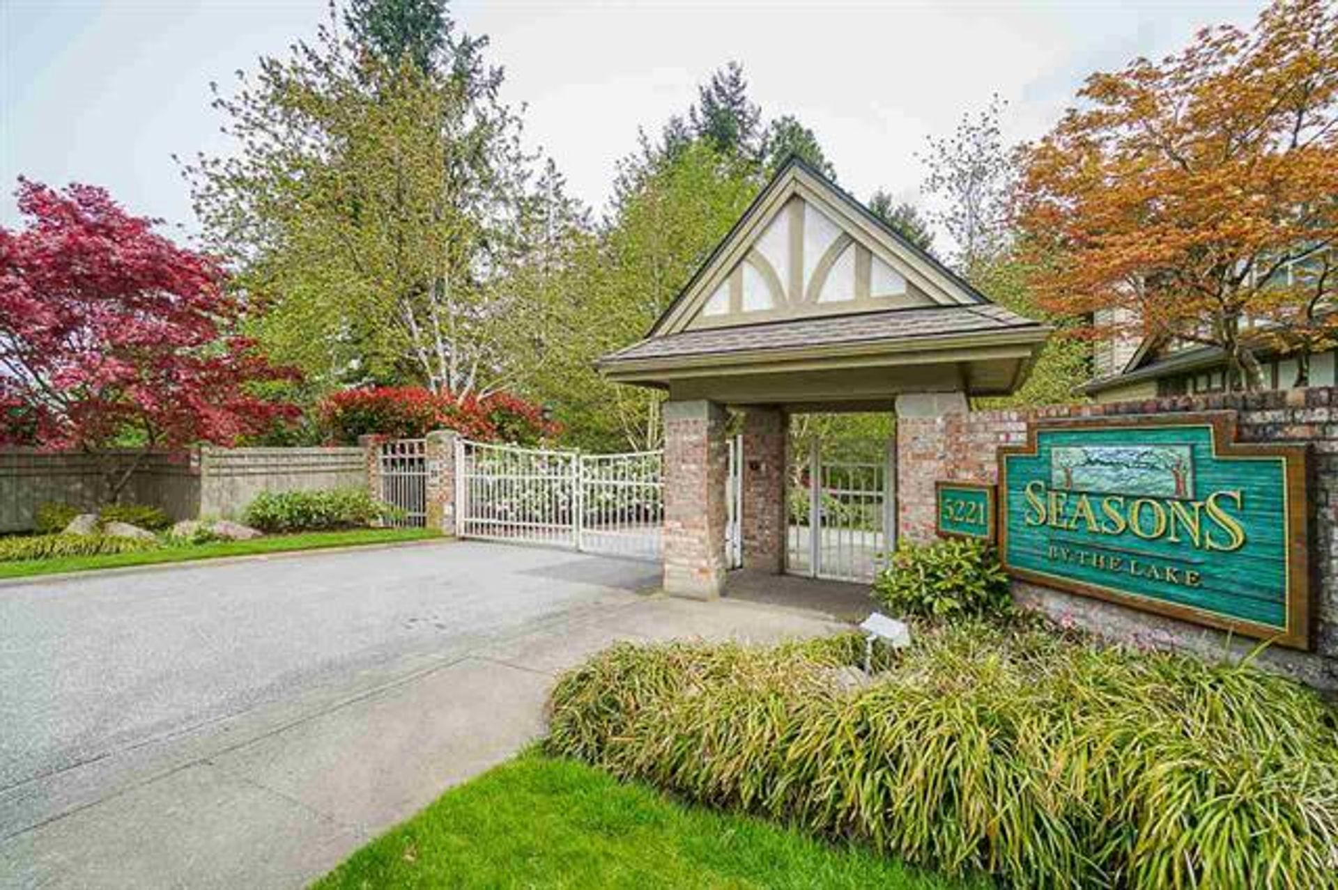 25 - 5221 Oakmount Crescent photo number 1 25 - 5221 Oakmount Crescent photo number 1