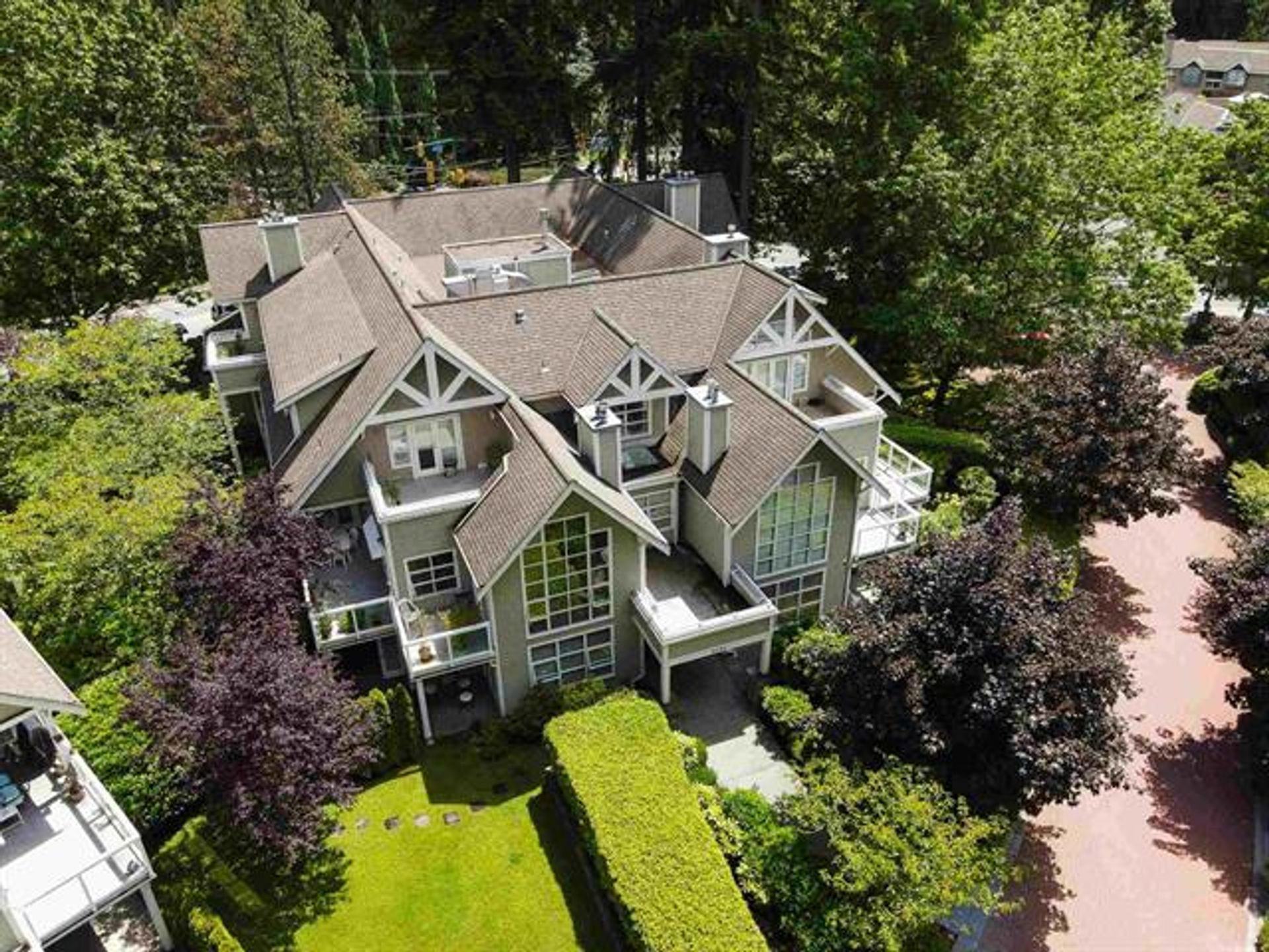 202 - 3393 Capilano Crescent, Capilano NV, North Vancouver photo number 1 202 - 3393 Capilano Crescent, Capilano NV, North Vancouver photo number 1