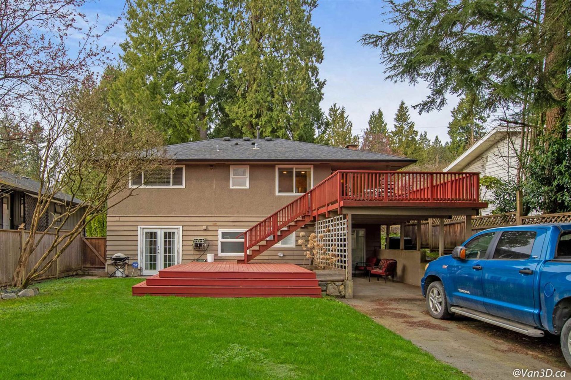 589 W Kings Road, Upper Lonsdale, North Vancouver photo number 1 589 W Kings Road, Upper Lonsdale, North Vancouver photo number 1