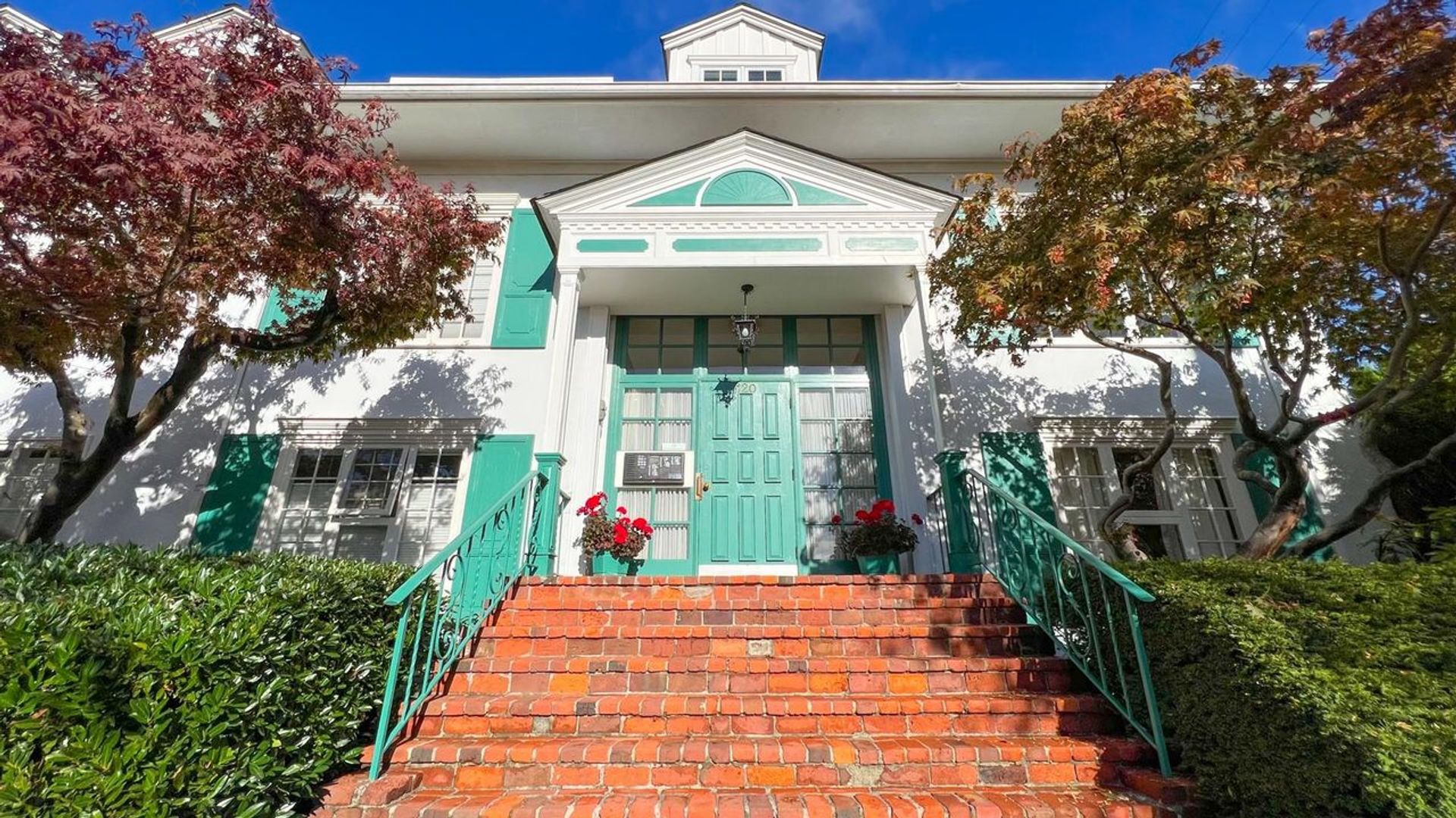 205 - 120 W 17th Street, Central Lonsdale, North Vancouver photo number 1 205 - 120 W 17th Street, Central Lonsdale, North Vancouver photo number 1