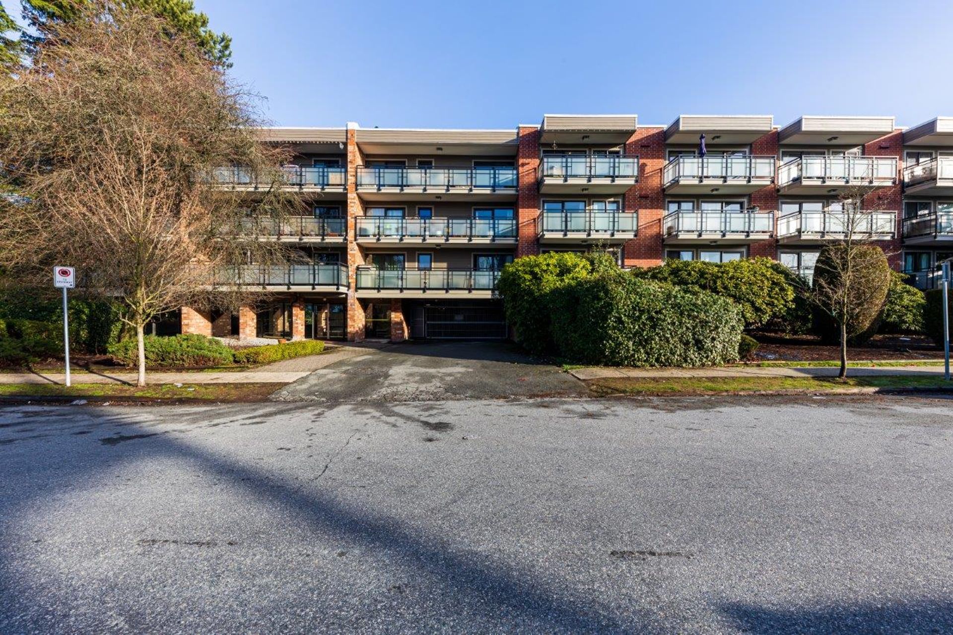 360e2-27 at 204 - 360 East 2nd Street, Lower Lonsdale, North Vancouver 360e2-27 at 204 - 360 East 2nd Street, Lower Lonsdale, North Vancouver