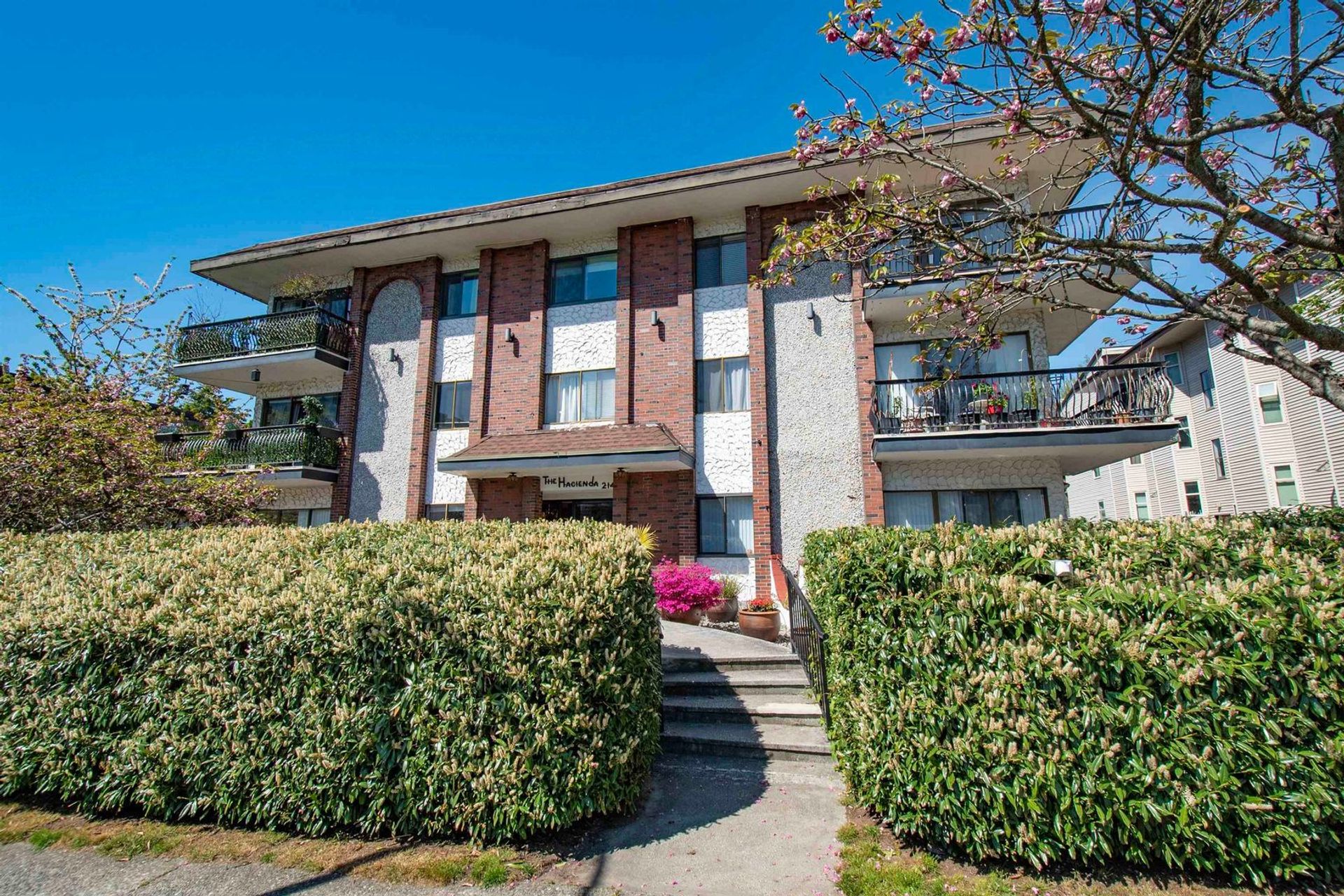 303 - 214 E 15th Street, Central Lonsdale, North Vancouver photo number 1 303 - 214 E 15th Street, Central Lonsdale, North Vancouver photo number 1