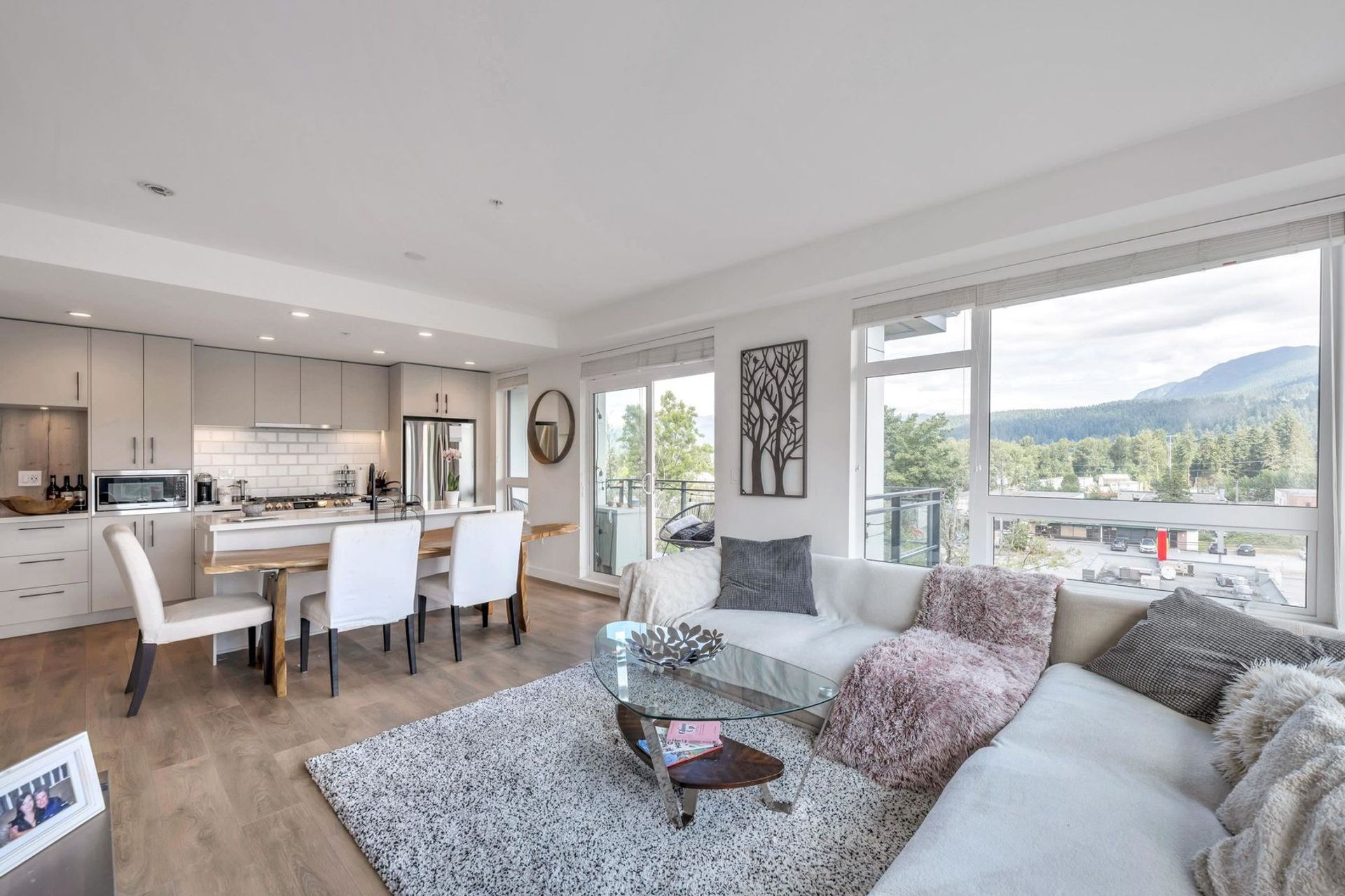 505 - 3038 St George Street, Port Moody Centre, Port Moody photo number 1 505 - 3038 St George Street, Port Moody Centre, Port Moody photo number 1