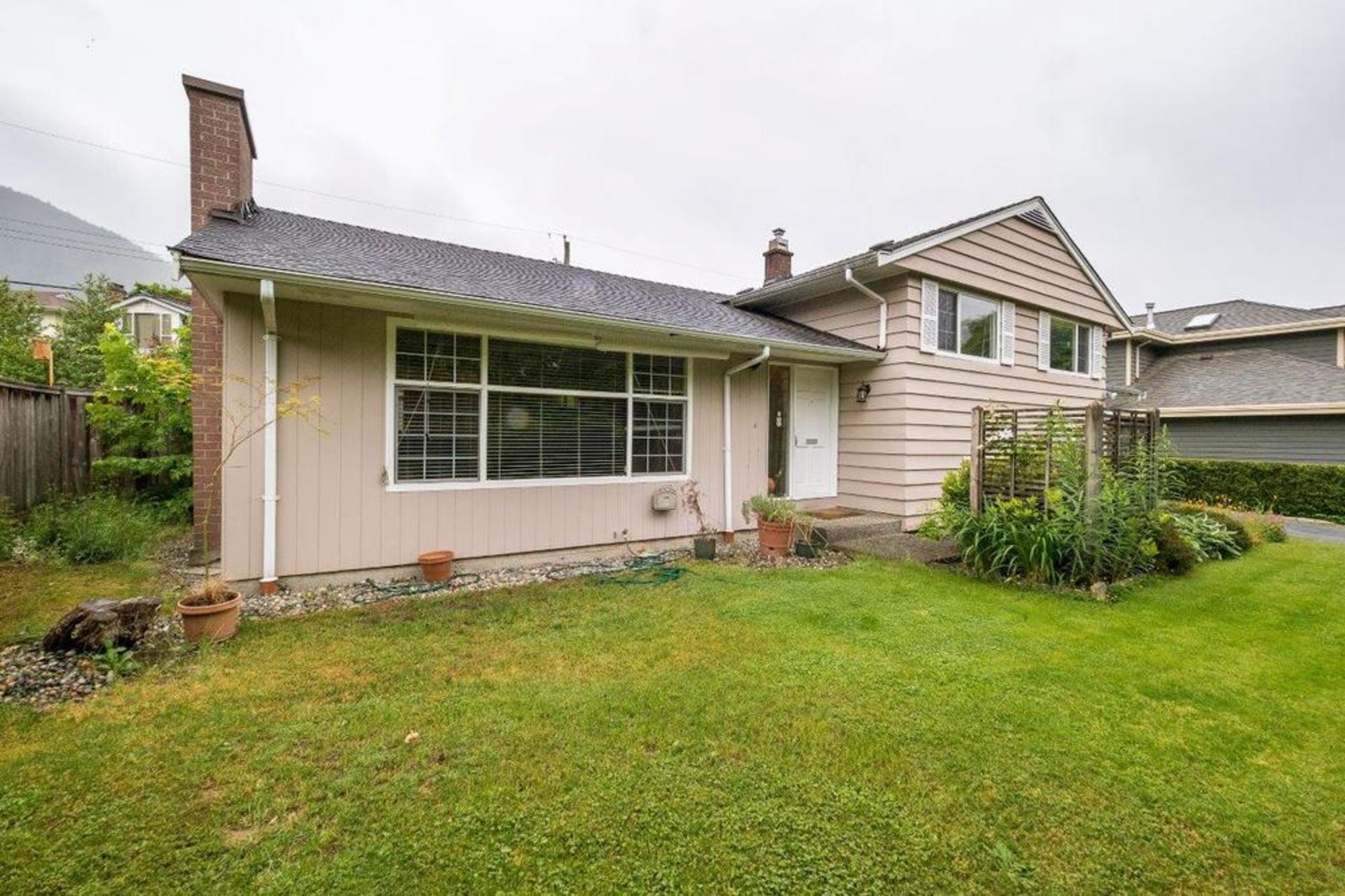 4408 Lions Avenue, Forest Hills NV, North Vancouver photo number 1 4408 Lions Avenue, Forest Hills NV, North Vancouver photo number 1