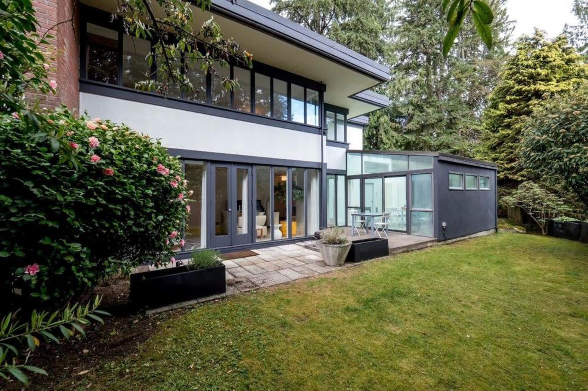 3743 Edgemont Boulevard, Edgemont, North Vancouver photo number 1 3743 Edgemont Boulevard, Edgemont, North Vancouver photo number 1