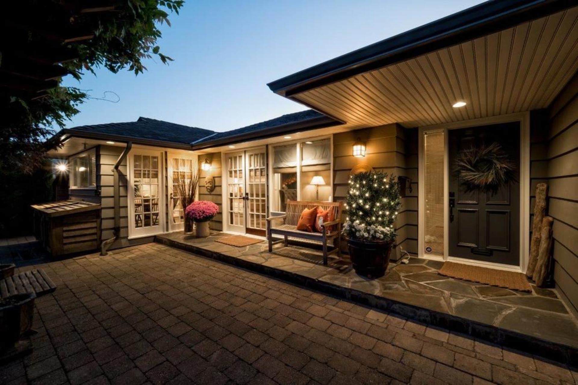 4489 Ruskin Place, Forest Hills NV, North Vancouver photo number 1 4489 Ruskin Place, Forest Hills NV, North Vancouver photo number 1