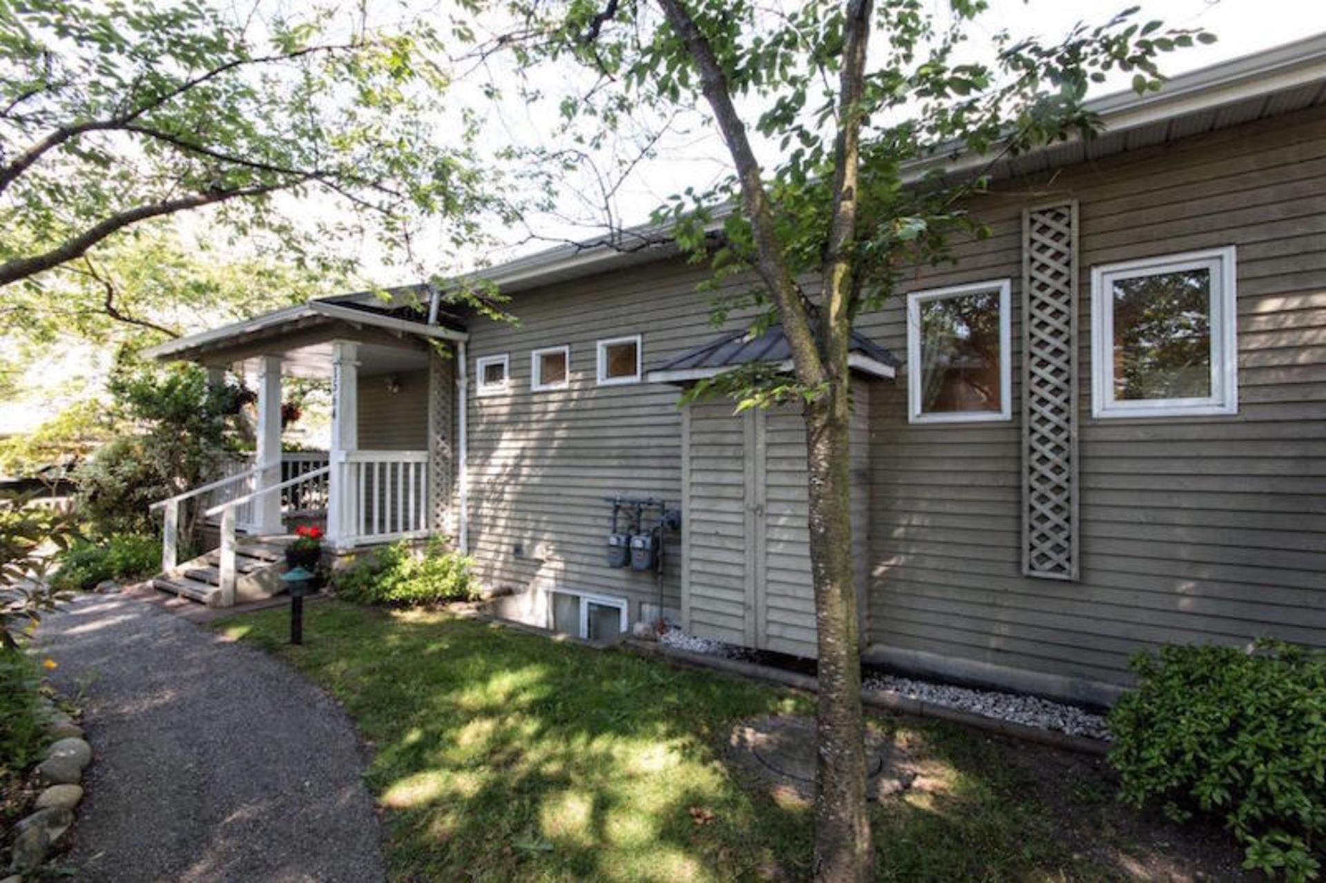 1564 Bowser Avenue, Norgate, North Vancouver photo number 1