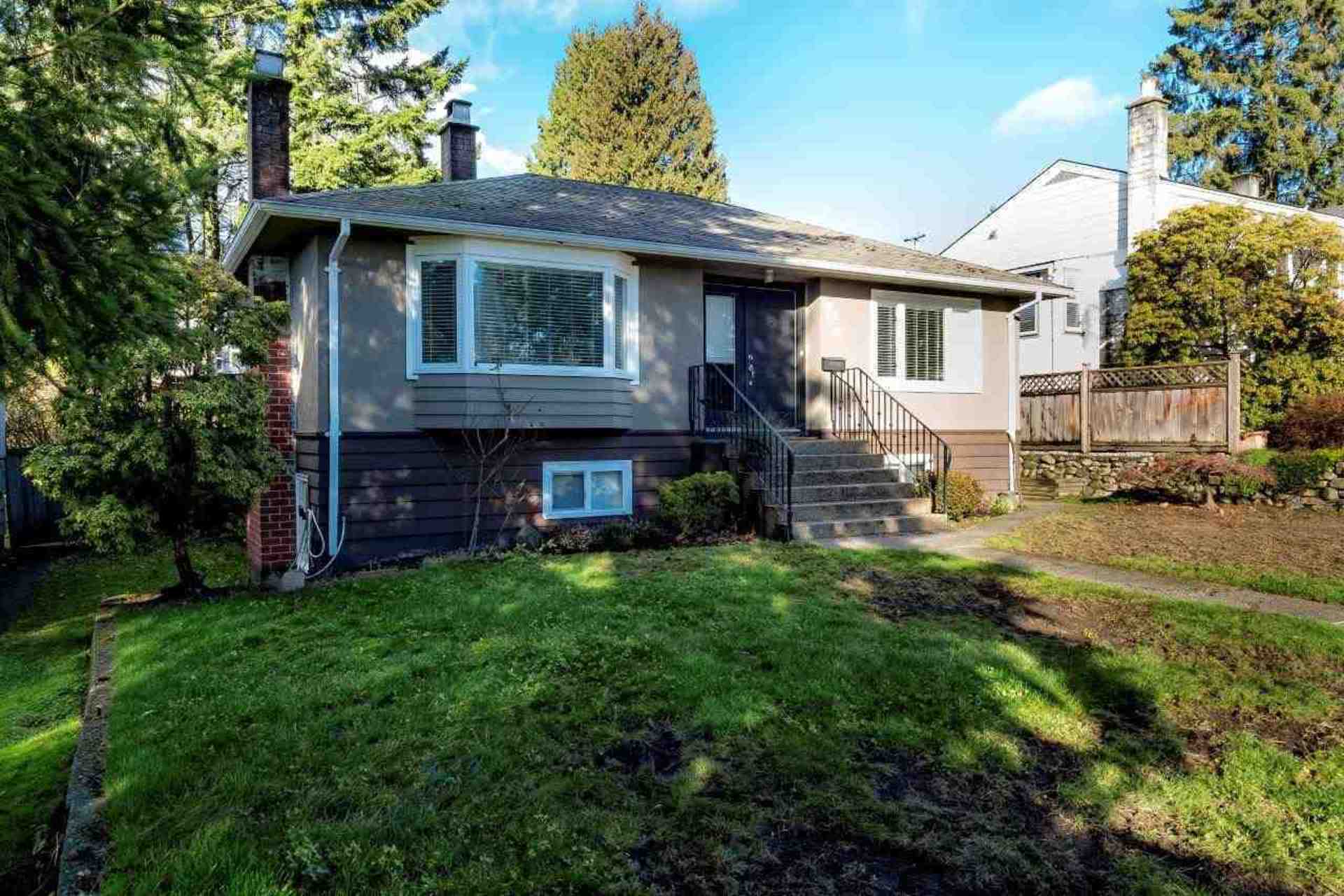 424 W 26th Street, Upper Lonsdale, North Vancouver photo number 1 424 W 26th Street, Upper Lonsdale, North Vancouver photo number 1