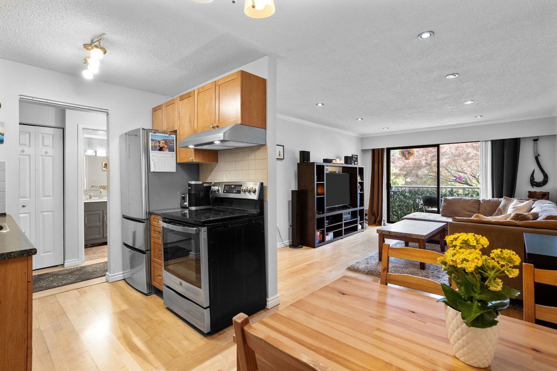 206 - 275 W 2nd Street, Lower Lonsdale, North Vancouver photo number 1 206 - 275 W 2nd Street, Lower Lonsdale, North Vancouver photo number 1