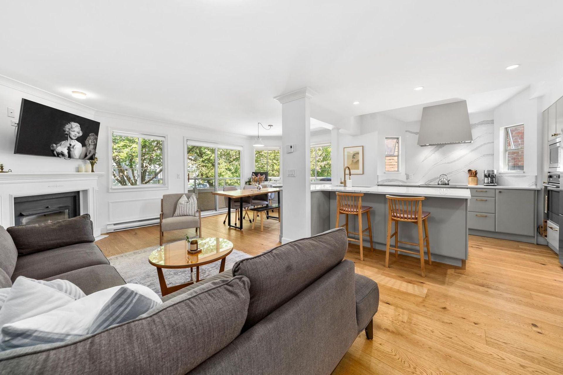 8 - 249 E 4th Street, Lower Lonsdale, North Vancouver photo number 1 8 - 249 E 4th Street, Lower Lonsdale, North Vancouver photo number 1