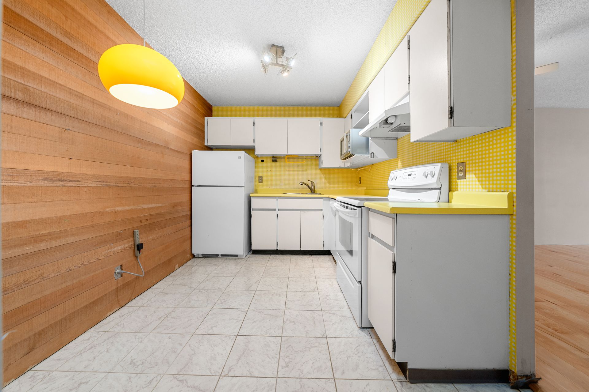 801 - 2020 Fullerton Avenue, Pemberton NV, North Vancouver photo number 1 801 - 2020 Fullerton Avenue, Pemberton NV, North Vancouver photo number 1