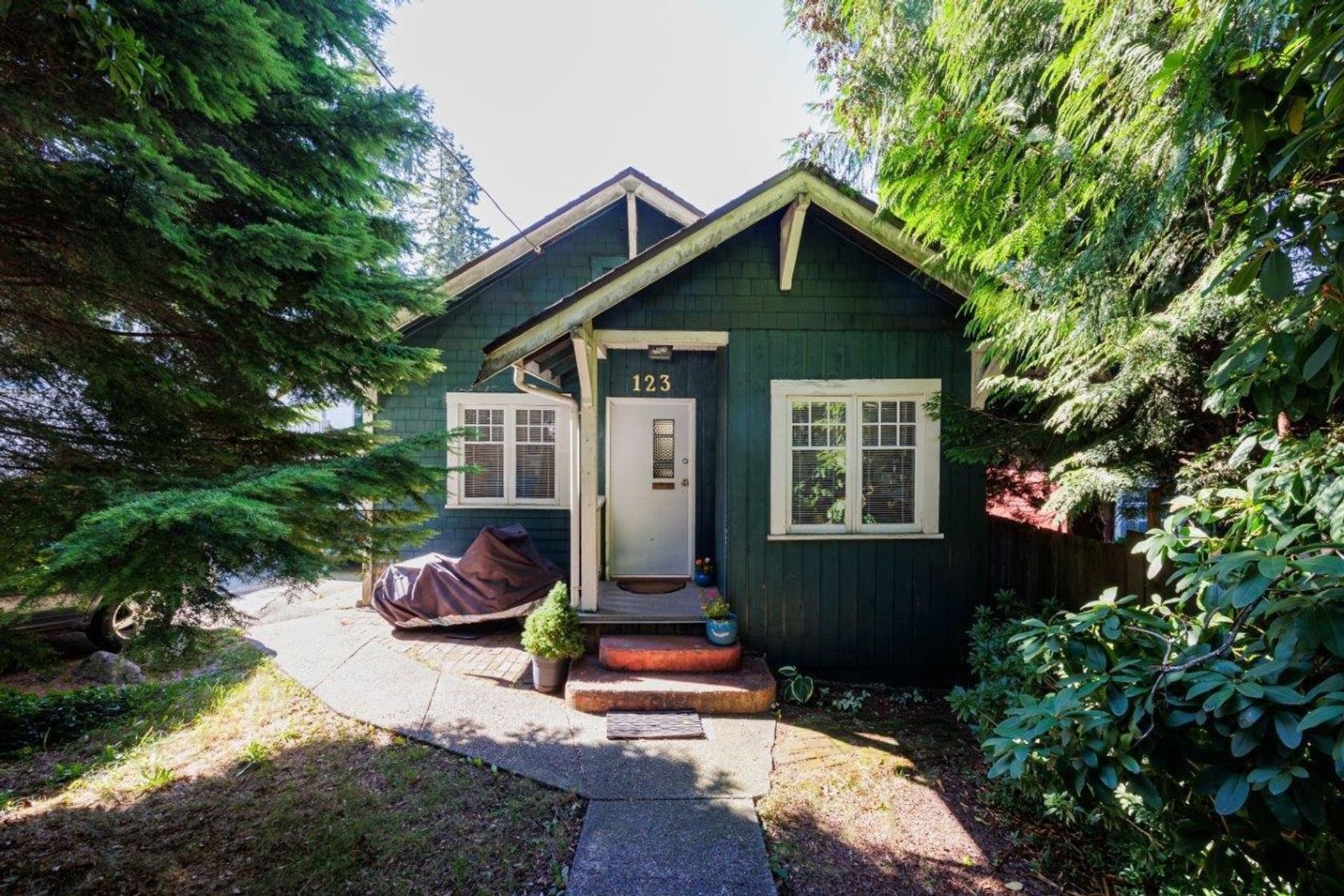 123 E Kings Road, Upper Lonsdale, North Vancouver photo number 1 123 E Kings Road, Upper Lonsdale, North Vancouver photo number 1