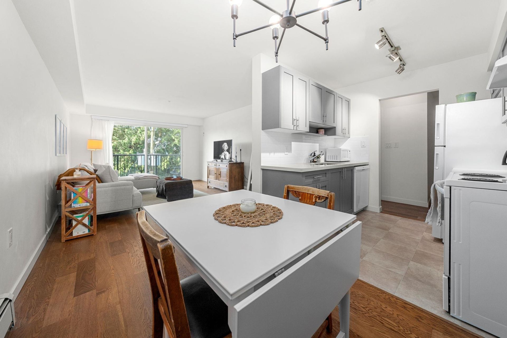 204 - 357 E 2nd Street, Lower Lonsdale, North Vancouver photo number 1 204 - 357 E 2nd Street, Lower Lonsdale, North Vancouver photo number 1