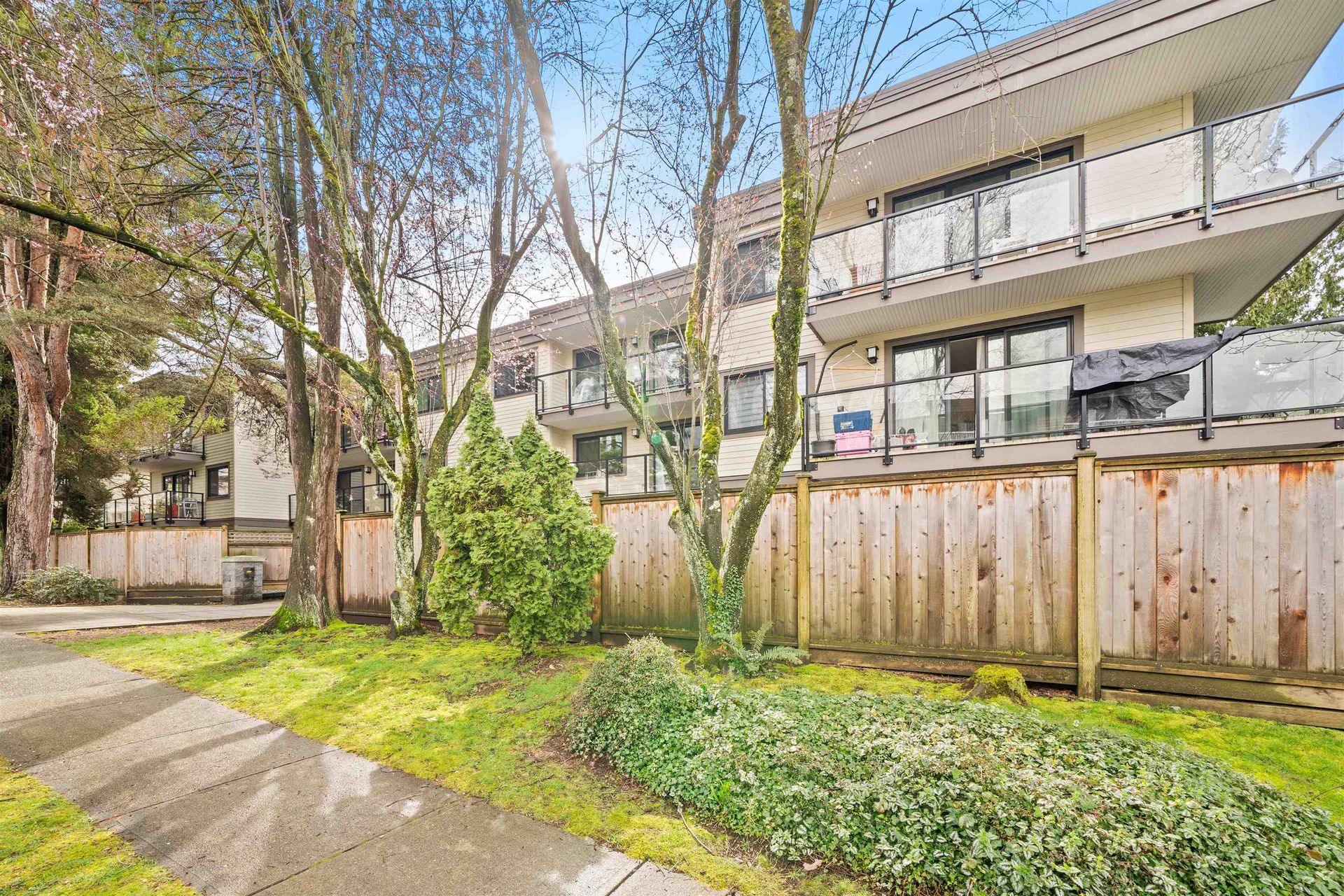 327-w-2nd-street-lower-lonsdale-north-vancouver-04 at 301 - 327 W 2nd Street, Lower Lonsdale, North Vancouver 327-w-2nd-street-lower-lonsdale-north-vancouver-04 at 301 - 327 W 2nd Street, Lower Lonsdale, North Vancouver