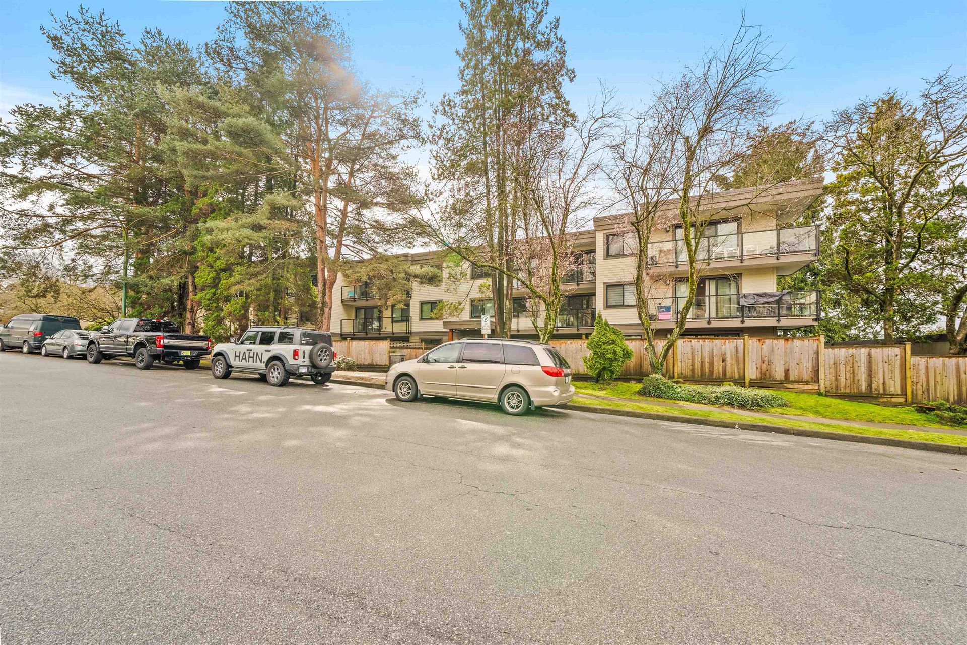 327-w-2nd-street-lower-lonsdale-north-vancouver-05 at 301 - 327 W 2nd Street, Lower Lonsdale, North Vancouver 327-w-2nd-street-lower-lonsdale-north-vancouver-05 at 301 - 327 W 2nd Street, Lower Lonsdale, North Vancouver