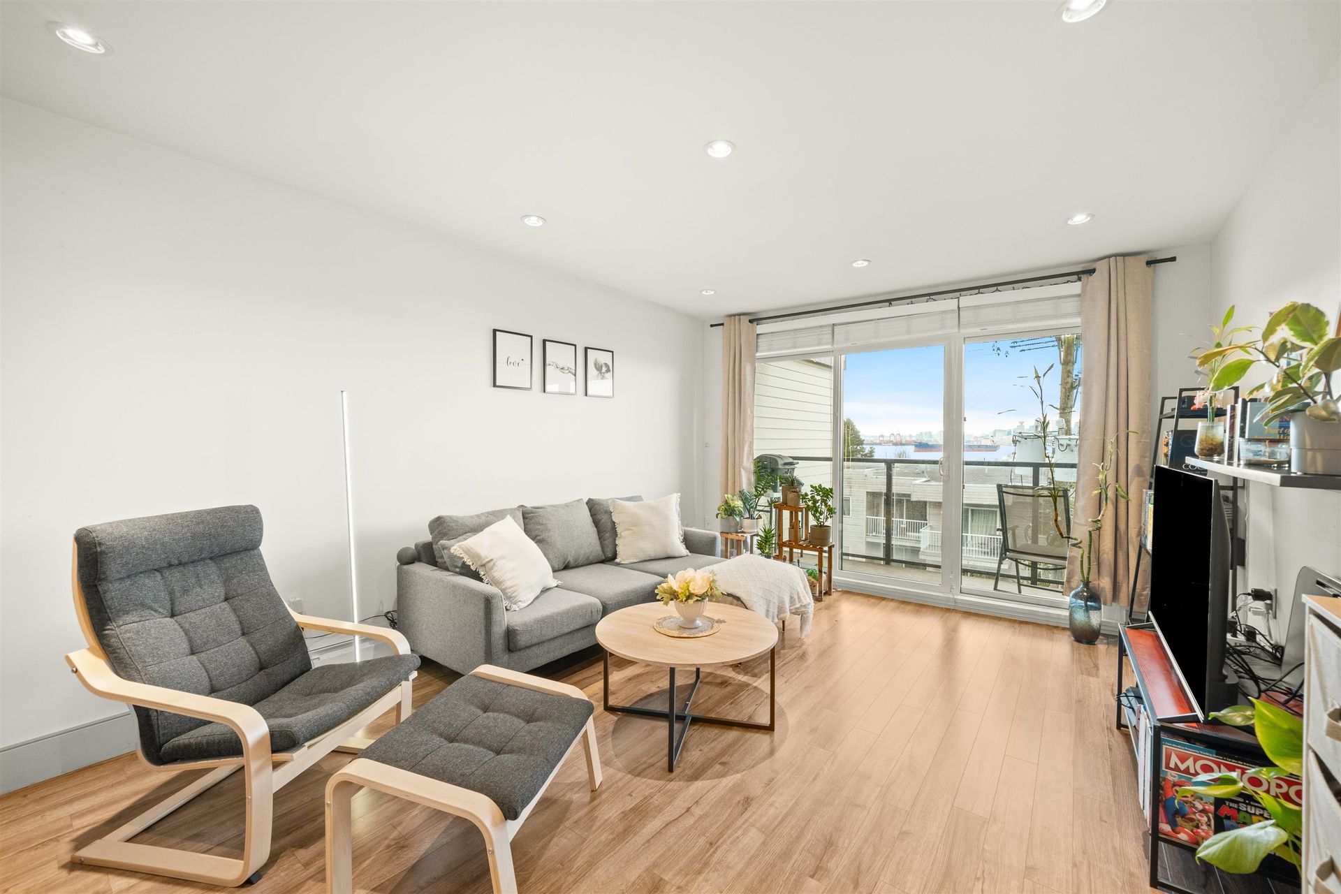 327-w-2nd-street-lower-lonsdale-north-vancouver-08 at 301 - 327 W 2nd Street, Lower Lonsdale, North Vancouver 327-w-2nd-street-lower-lonsdale-north-vancouver-08 at 301 - 327 W 2nd Street, Lower Lonsdale, North Vancouver