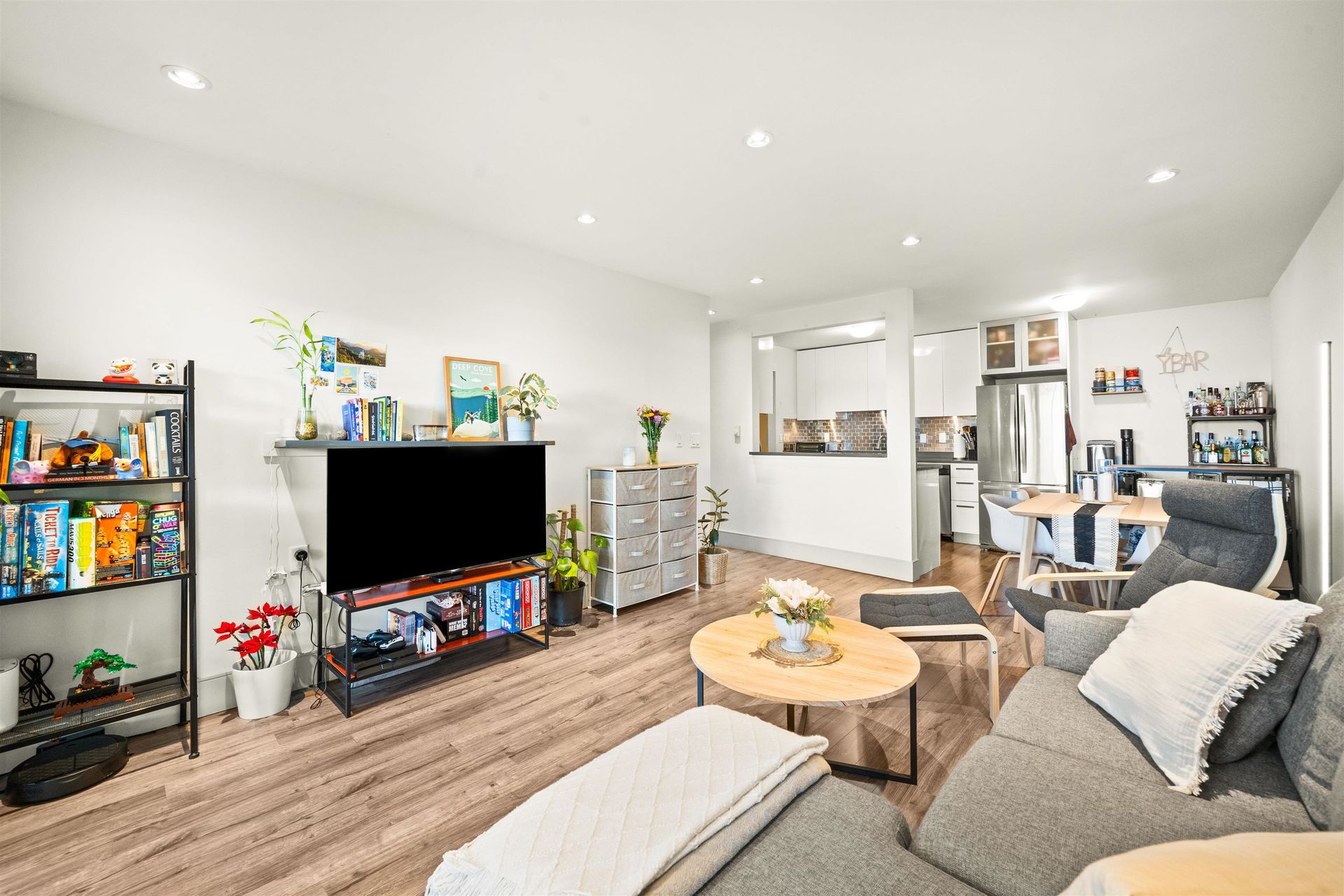 327-w-2nd-street-lower-lonsdale-north-vancouver-09 at 301 - 327 W 2nd Street, Lower Lonsdale, North Vancouver 327-w-2nd-street-lower-lonsdale-north-vancouver-09 at 301 - 327 W 2nd Street, Lower Lonsdale, North Vancouver