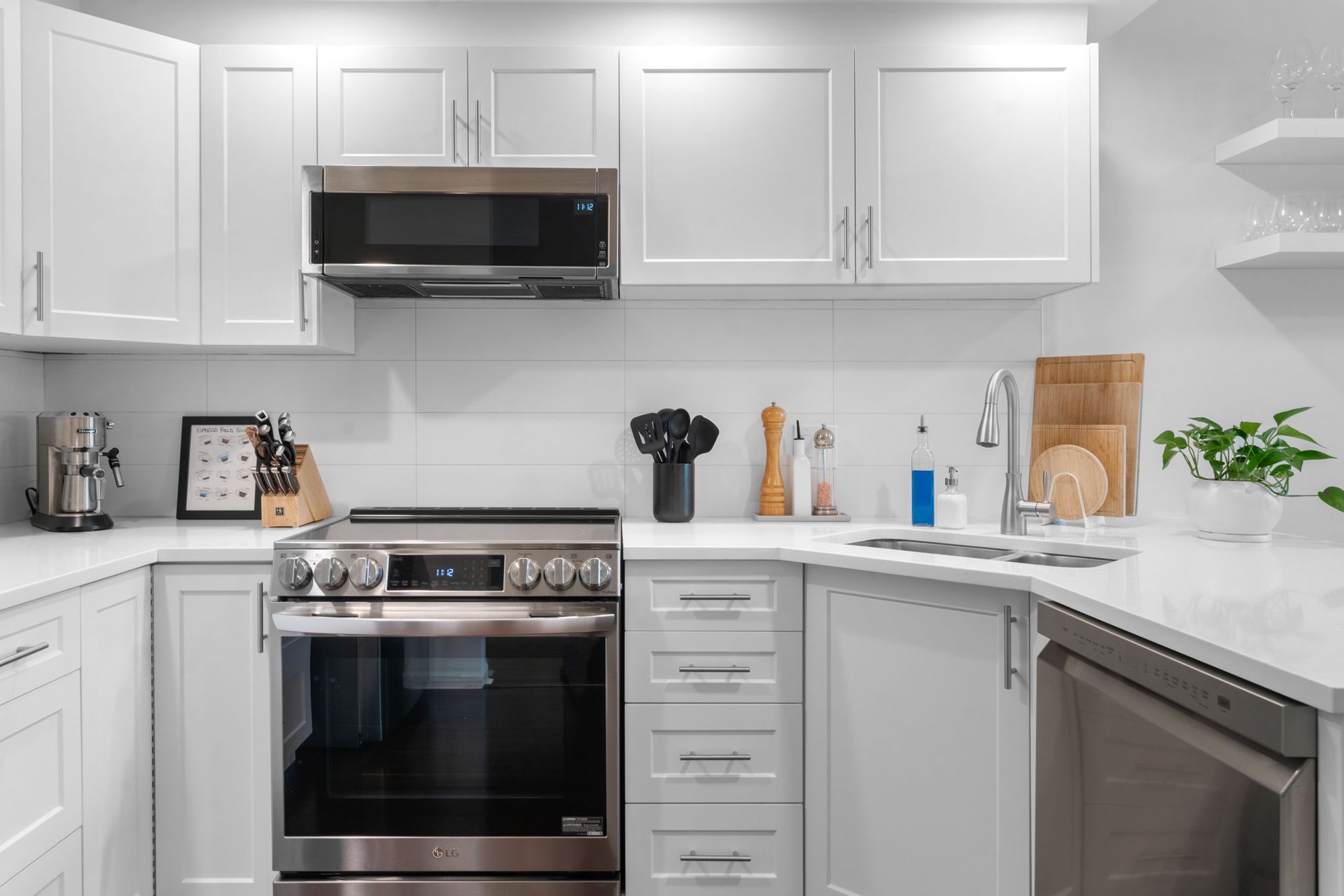 10-web-or-mls-_a739297 at 204 - 3151 Woodbine Drive, Edgemont, North Vancouver 10-web-or-mls-_a739297 at 204 - 3151 Woodbine Drive, Edgemont, North Vancouver