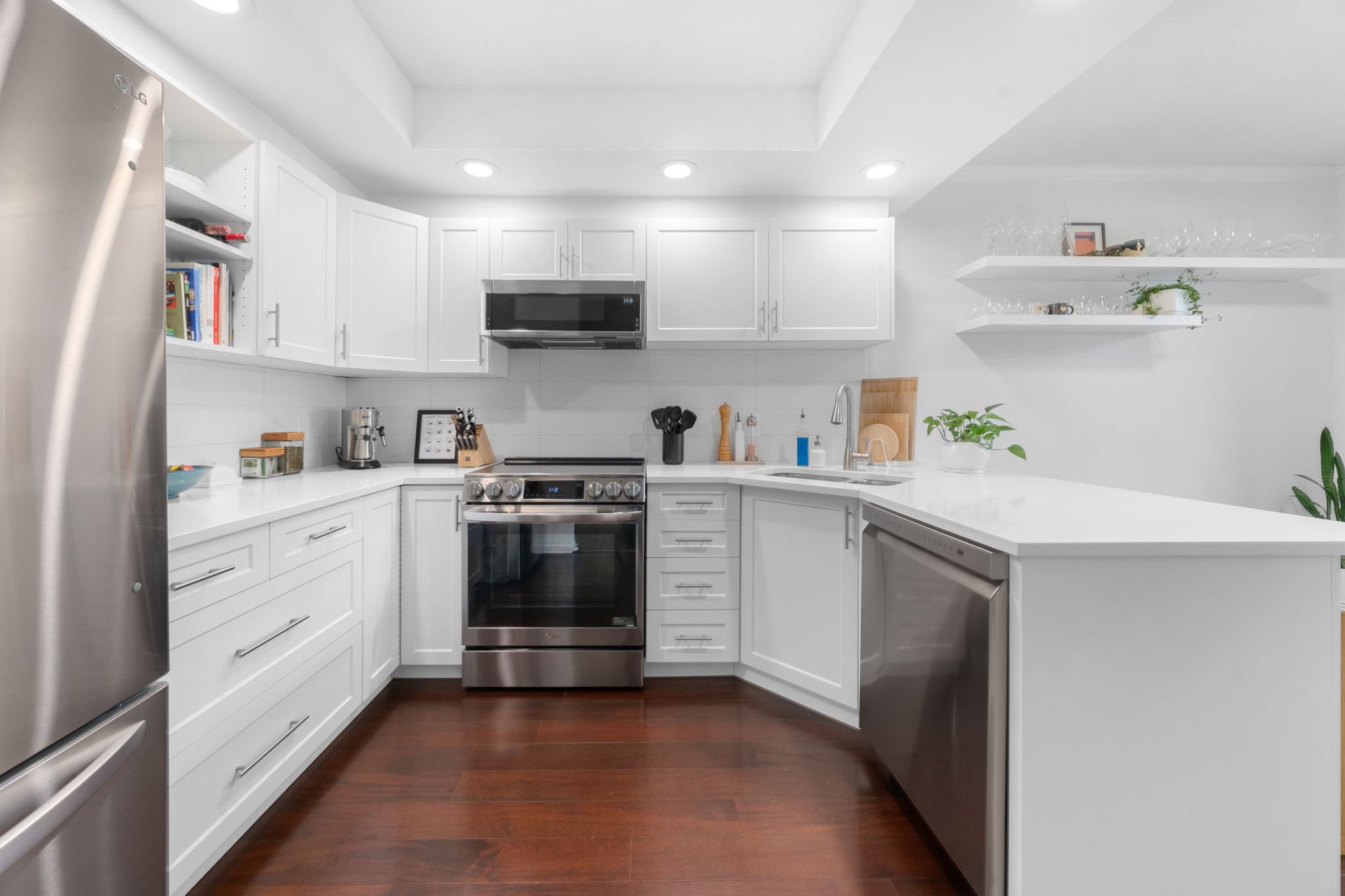 11-web-or-mls-_a739306 at 204 - 3151 Woodbine Drive, Edgemont, North Vancouver 11-web-or-mls-_a739306 at 204 - 3151 Woodbine Drive, Edgemont, North Vancouver