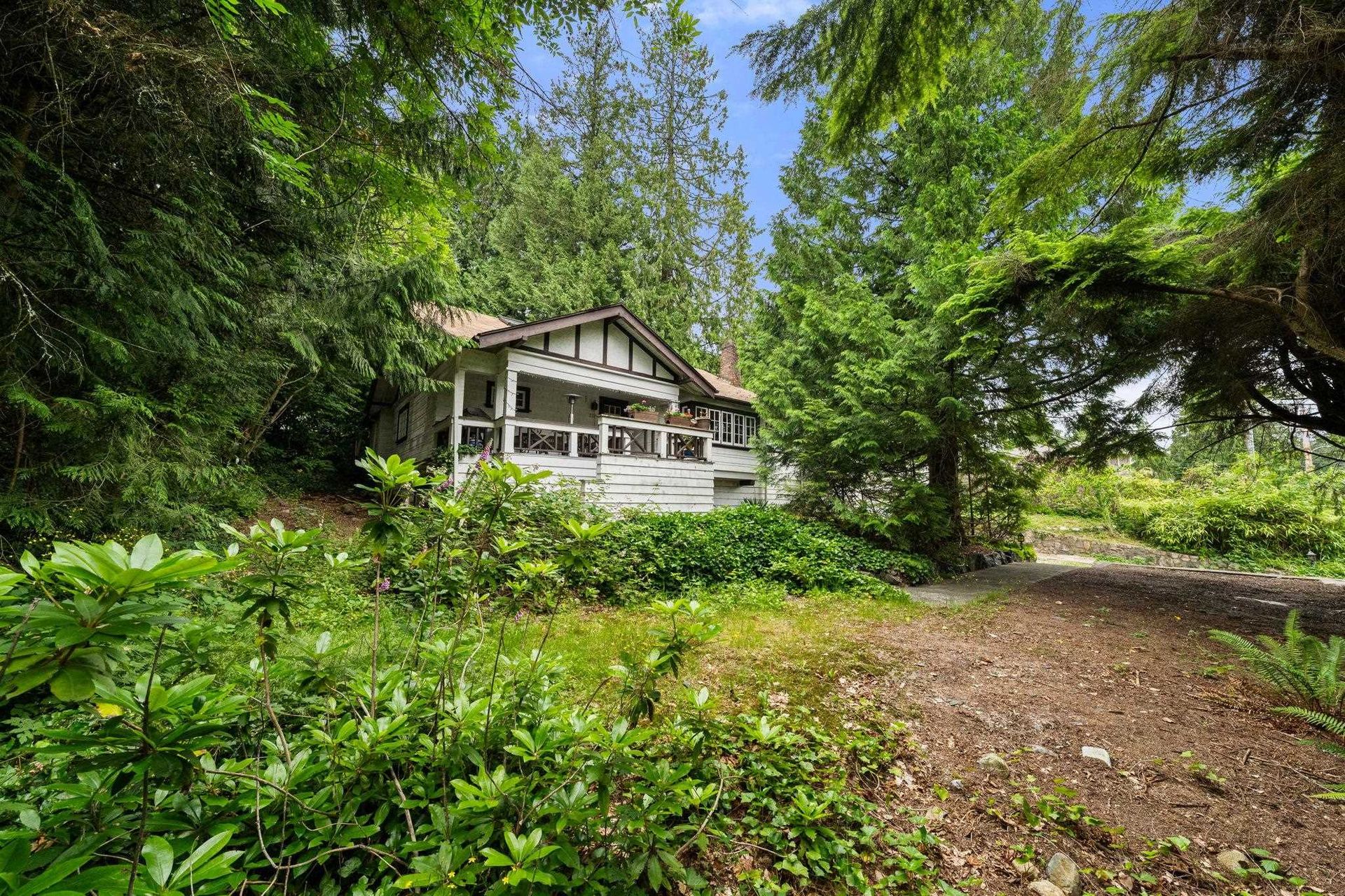 338 E Osborne Road, Upper Lonsdale, North Vancouver photo number 1 338 E Osborne Road, Upper Lonsdale, North Vancouver photo number 1