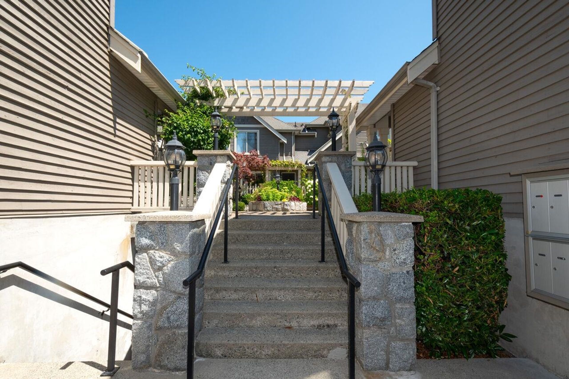 222-e-5th-street-lower-lonsdale-north-vancouver-04 at 5 - 222 E 5th Street, Lower Lonsdale, North Vancouver 222-e-5th-street-lower-lonsdale-north-vancouver-04 at 5 - 222 E 5th Street, Lower Lonsdale, North Vancouver