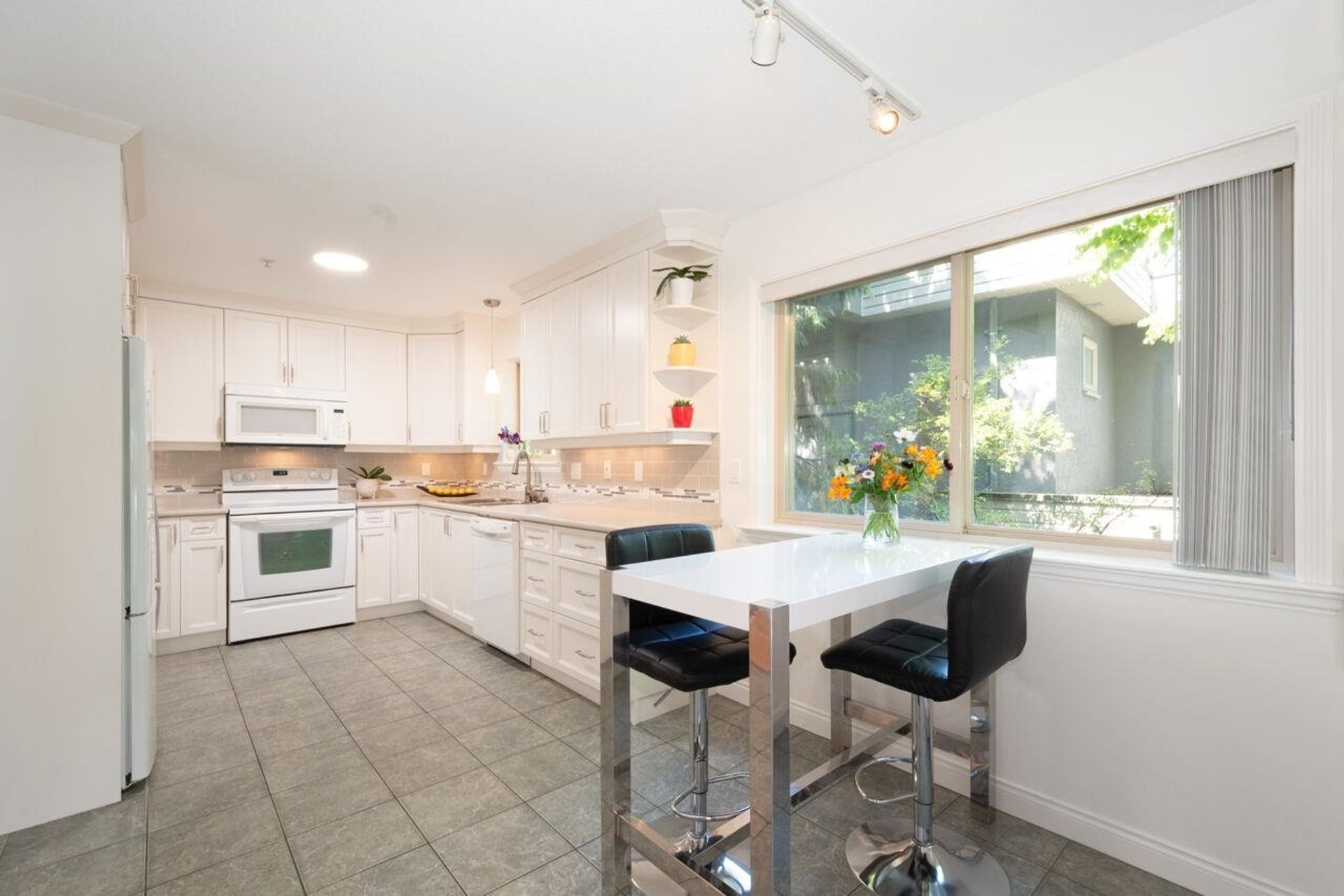 222-e-5th-street-lower-lonsdale-north-vancouver-22 at 5 - 222 E 5th Street, Lower Lonsdale, North Vancouver 222-e-5th-street-lower-lonsdale-north-vancouver-22 at 5 - 222 E 5th Street, Lower Lonsdale, North Vancouver