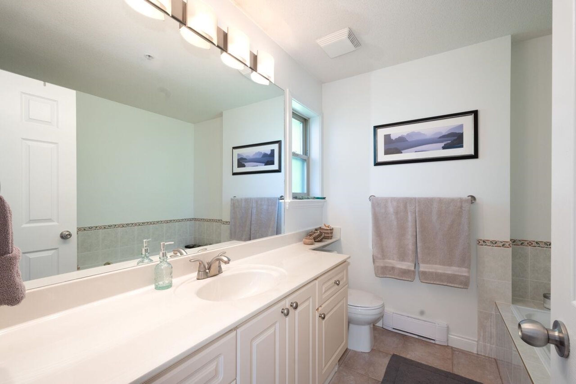 222-e-5th-street-lower-lonsdale-north-vancouver-32 at 5 - 222 E 5th Street, Lower Lonsdale, North Vancouver 222-e-5th-street-lower-lonsdale-north-vancouver-32 at 5 - 222 E 5th Street, Lower Lonsdale, North Vancouver