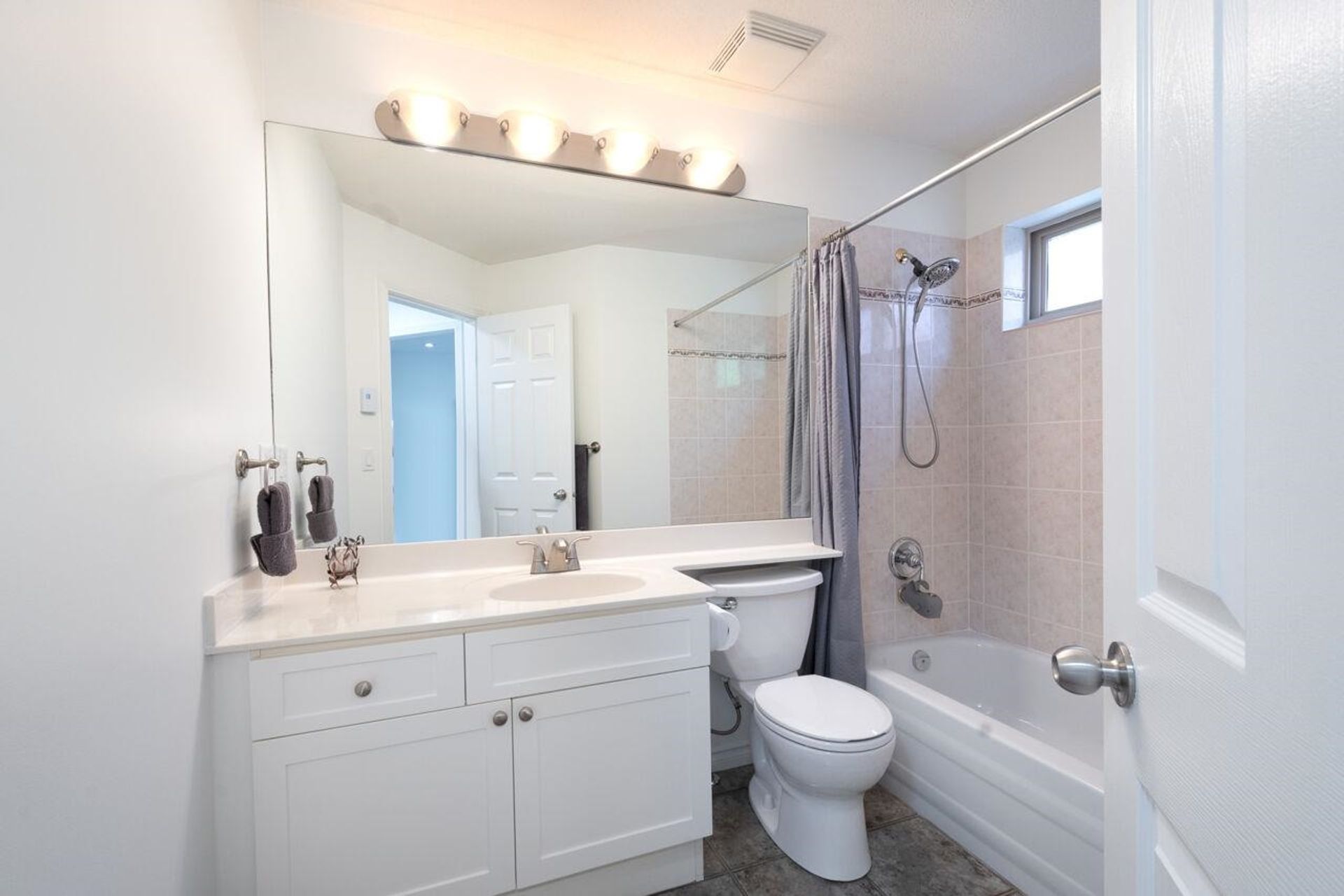 222-e-5th-street-lower-lonsdale-north-vancouver-33 at 5 - 222 E 5th Street, Lower Lonsdale, North Vancouver 222-e-5th-street-lower-lonsdale-north-vancouver-33 at 5 - 222 E 5th Street, Lower Lonsdale, North Vancouver