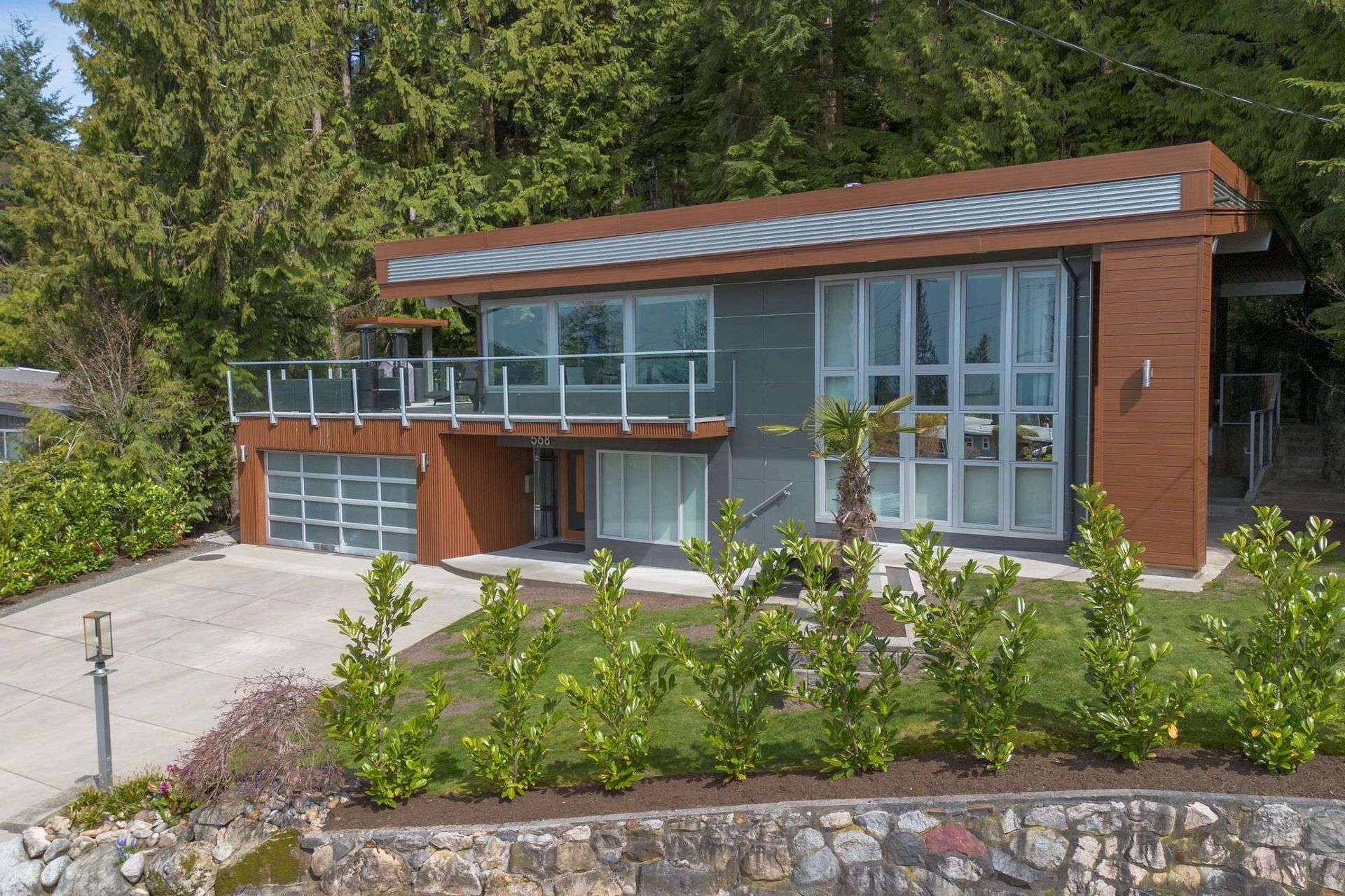 568 Palisade Drive, Canyon Heights NV, North Vancouver photo number 1