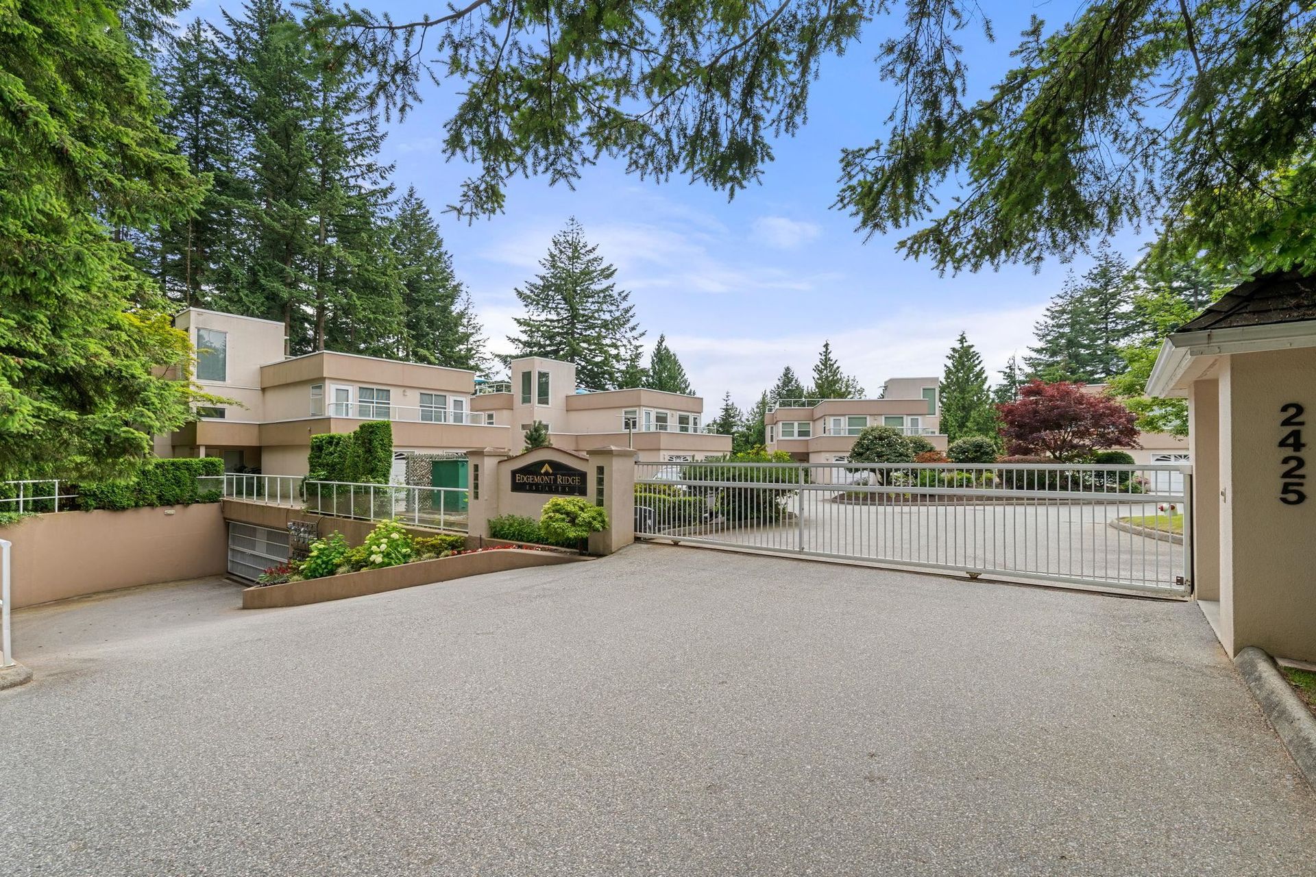 13 - 2425 Edgemont Boulevard, Mosquito Creek, North Vancouver photo number 1