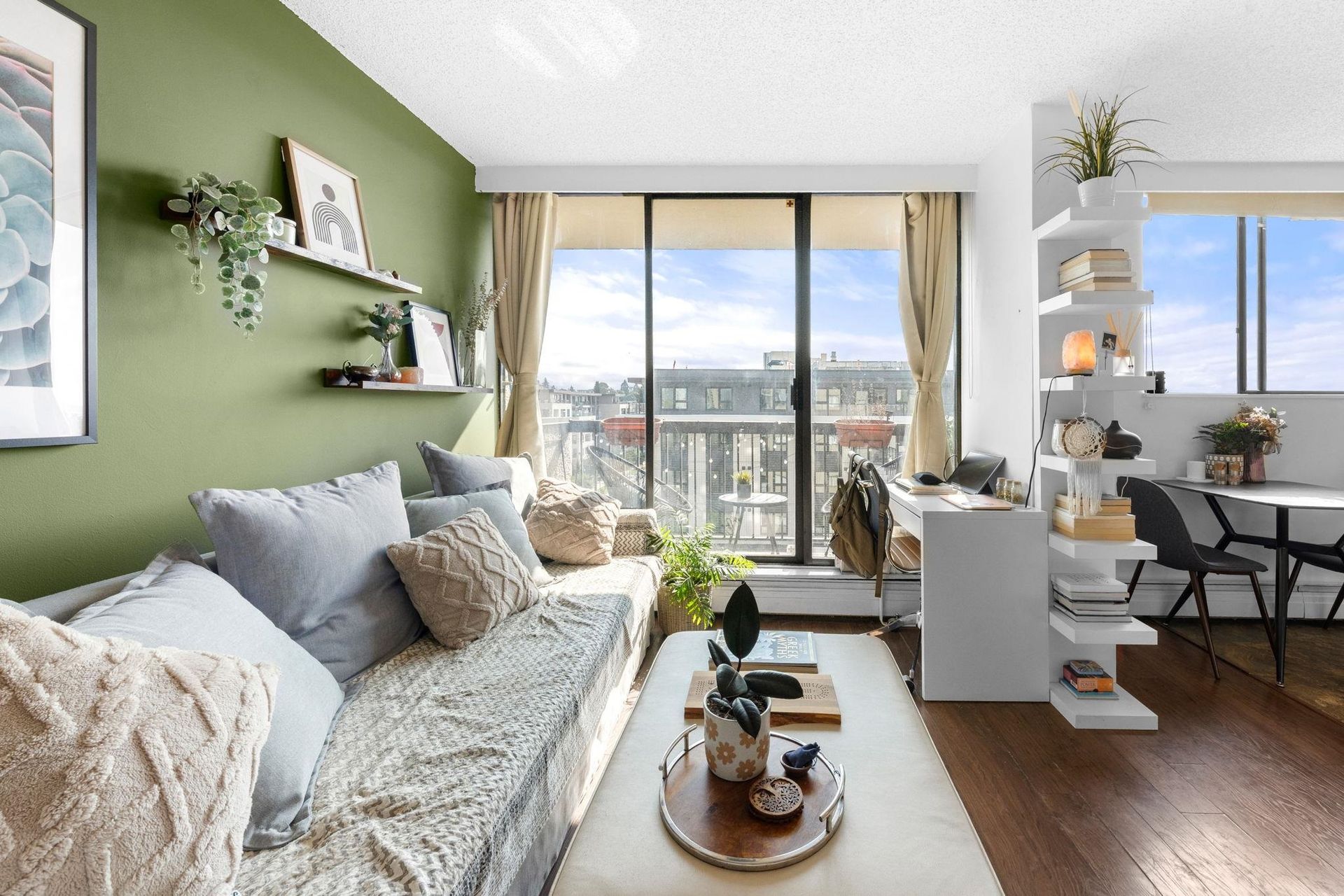 706 - 145 St. Georges Avenue, Lower Lonsdale, North Vancouver photo number 1