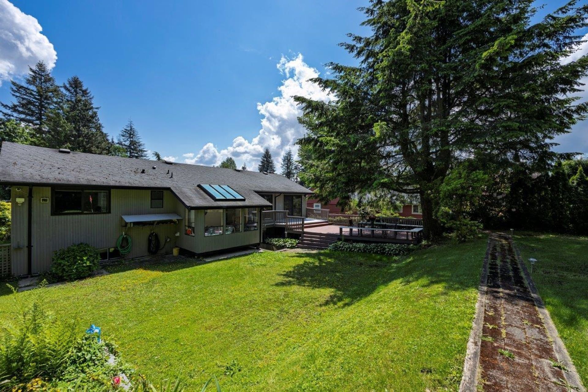 1427 Appin Road, Westlynn, North Vancouver photo number 1