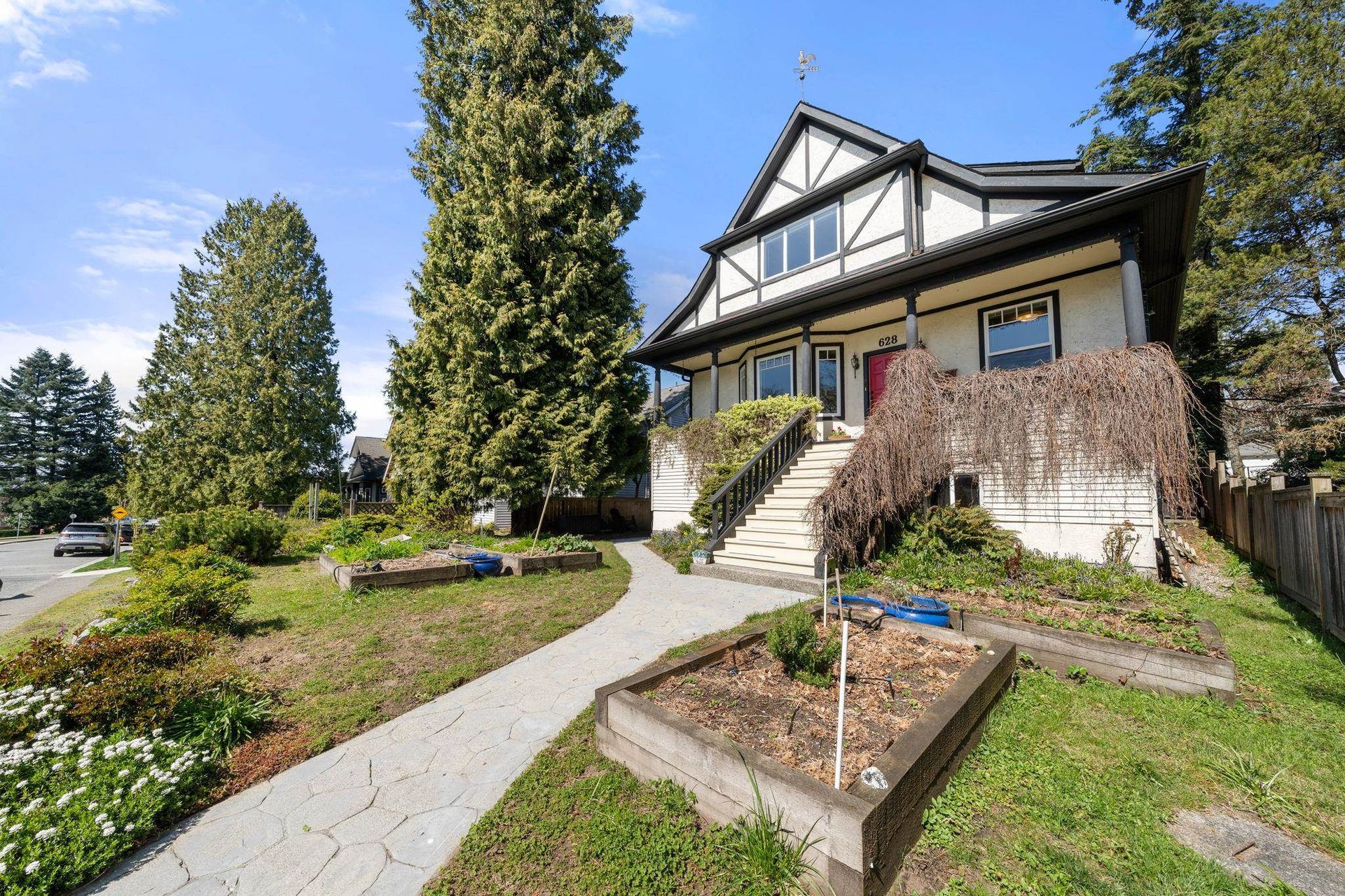628 E 5th Street, Queensbury, North Vancouver photo number 1