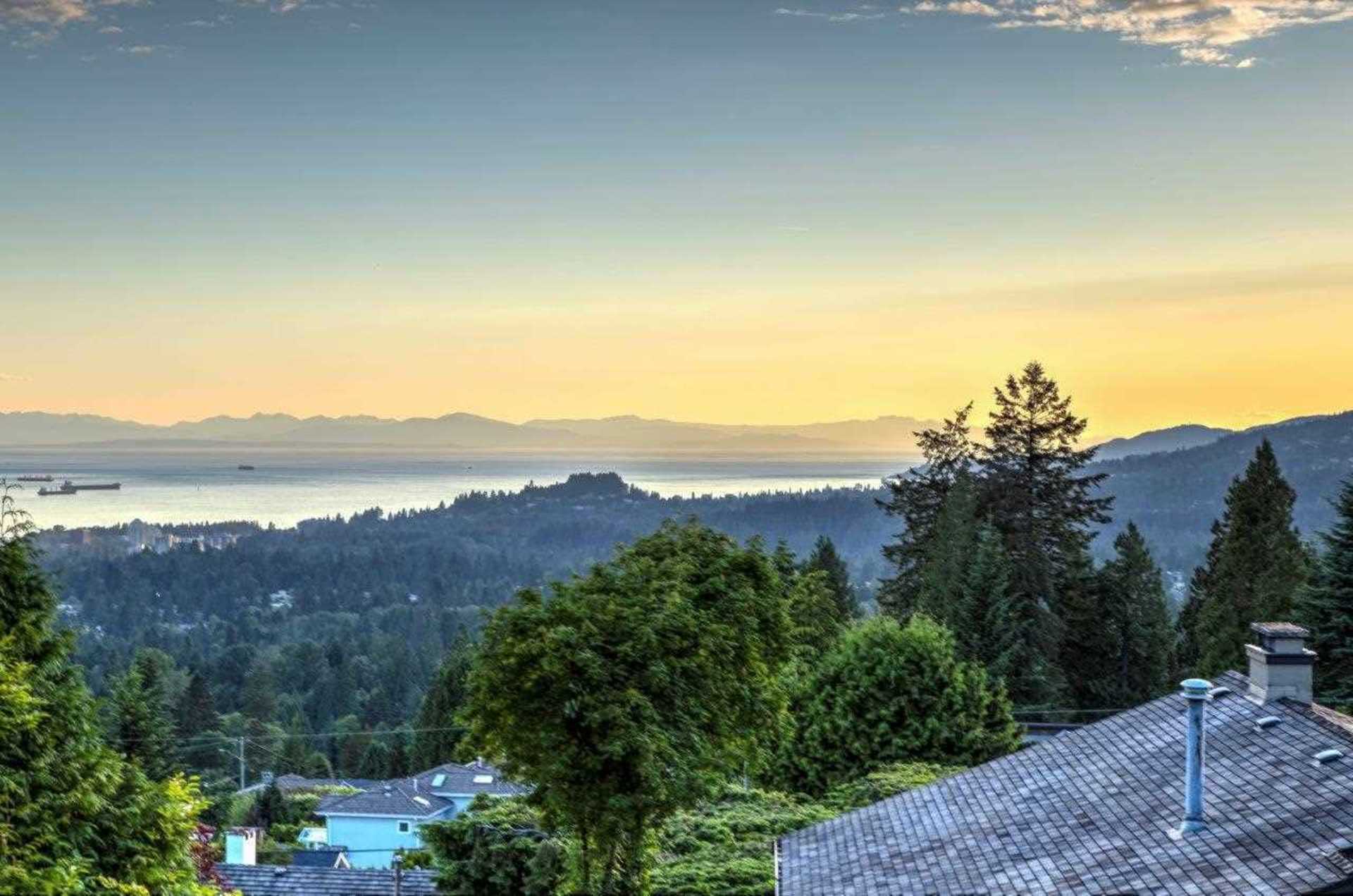 3863 St. Pauls Avenue, Upper Lonsdale, North Vancouver photo number 1 3863 St. Pauls Avenue, Upper Lonsdale, North Vancouver photo number 1